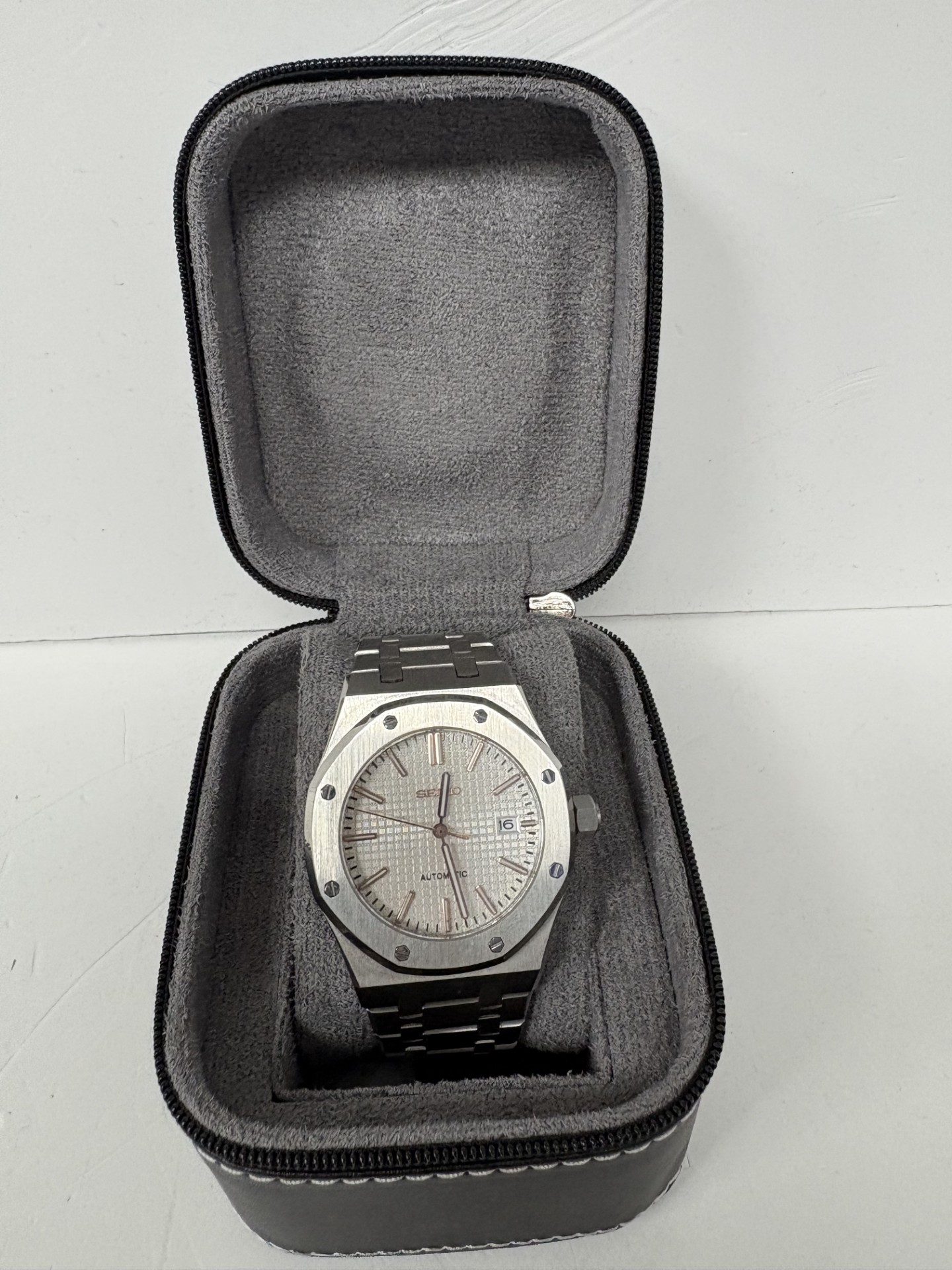 Product photo for Seiko 4r35b Japan auto silver watch black box