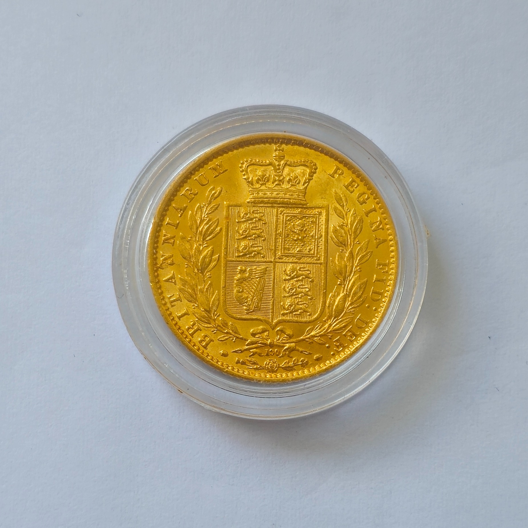 Product photo for 22ct Gold 1864 Victoria Young Head Shield Back Full Sovereign