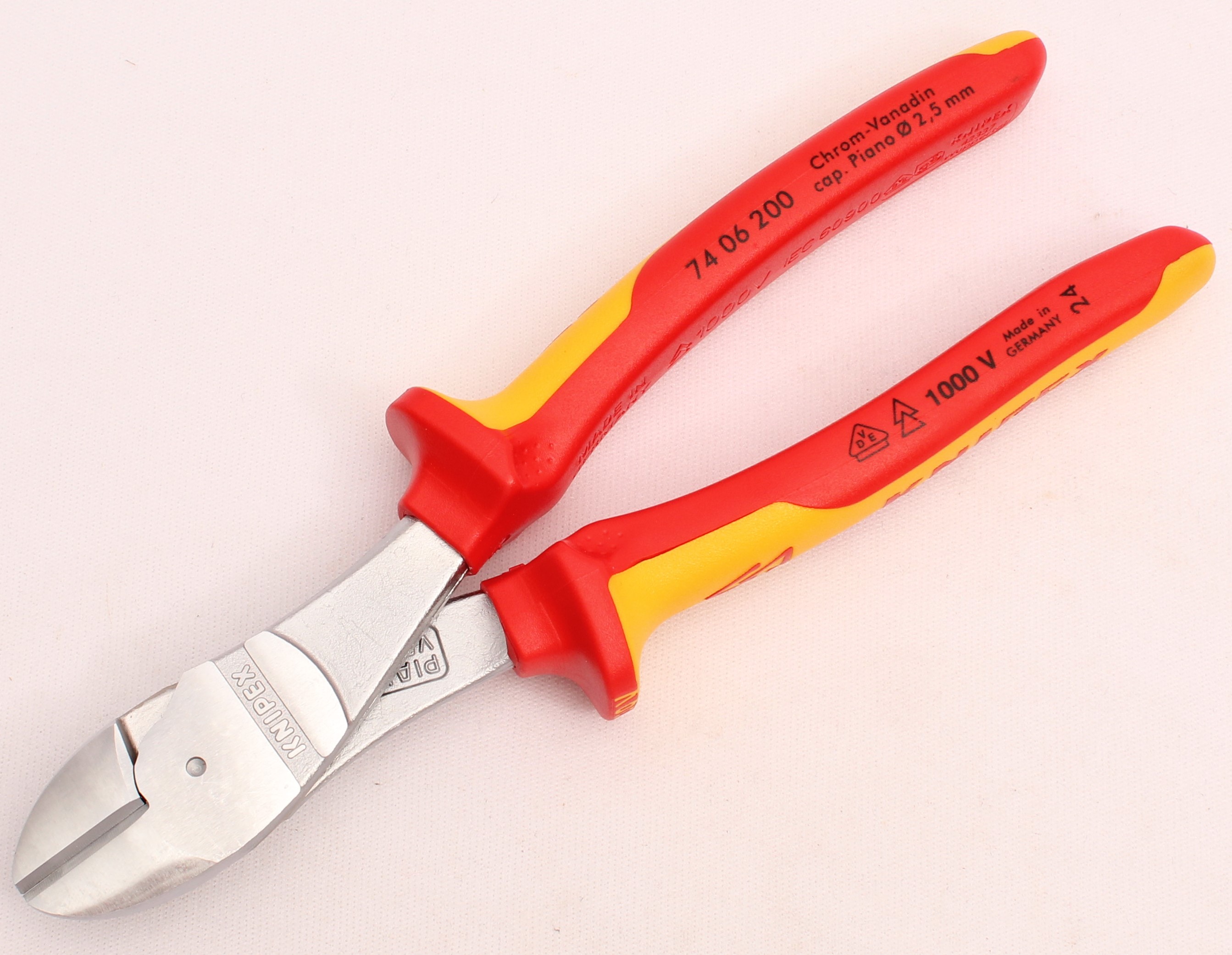 Product photo for Knipex Diagonal 1000V Cutters - 74 06 200 Chrom-Vanadin (U)