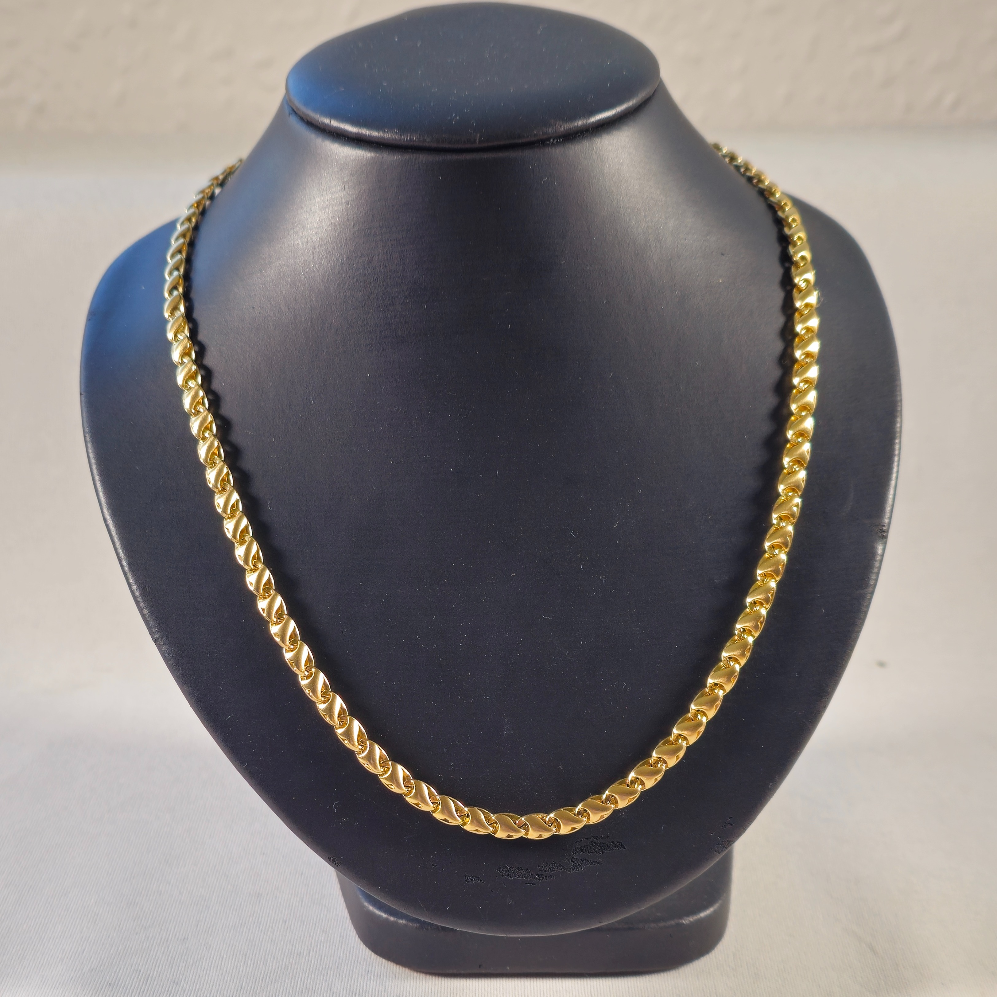 Product photo for 9ct Gold Gucci / Marina Links Chain 17.7