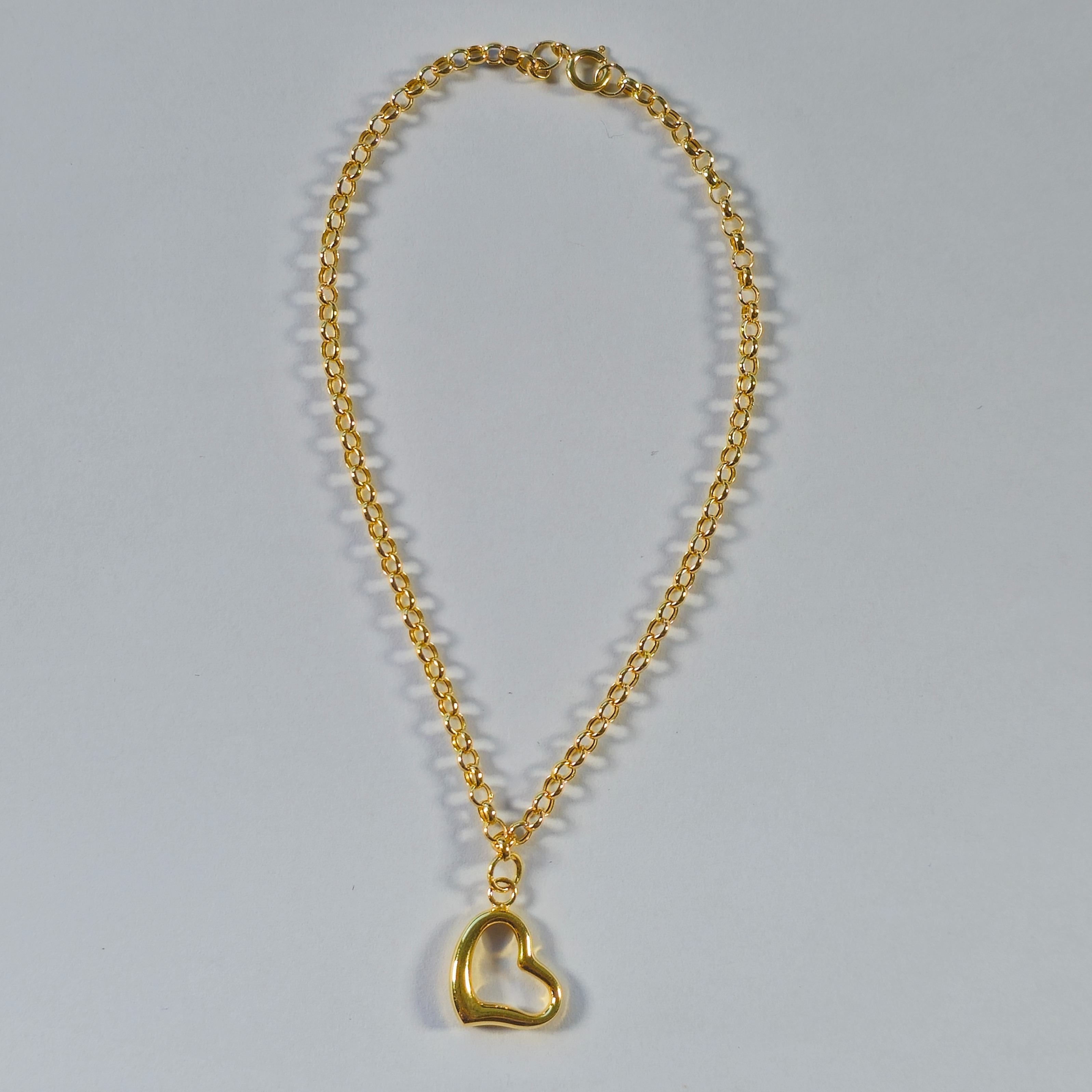 Product photo for 9ct Gold Belcher Heart Charm Bracelet 7.4