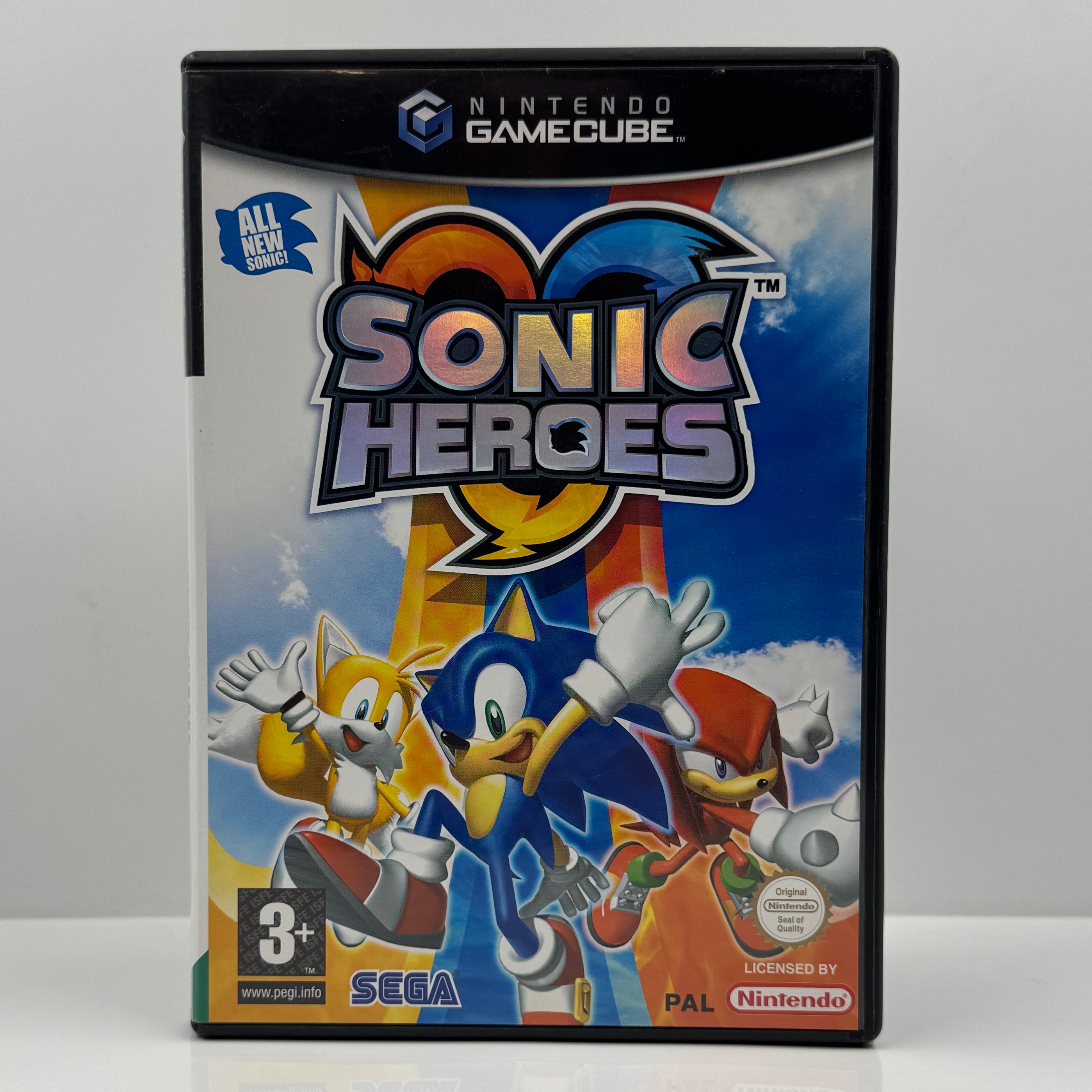 Product photo for SONIC HEROES NINTENDO GAMECUBE GAME