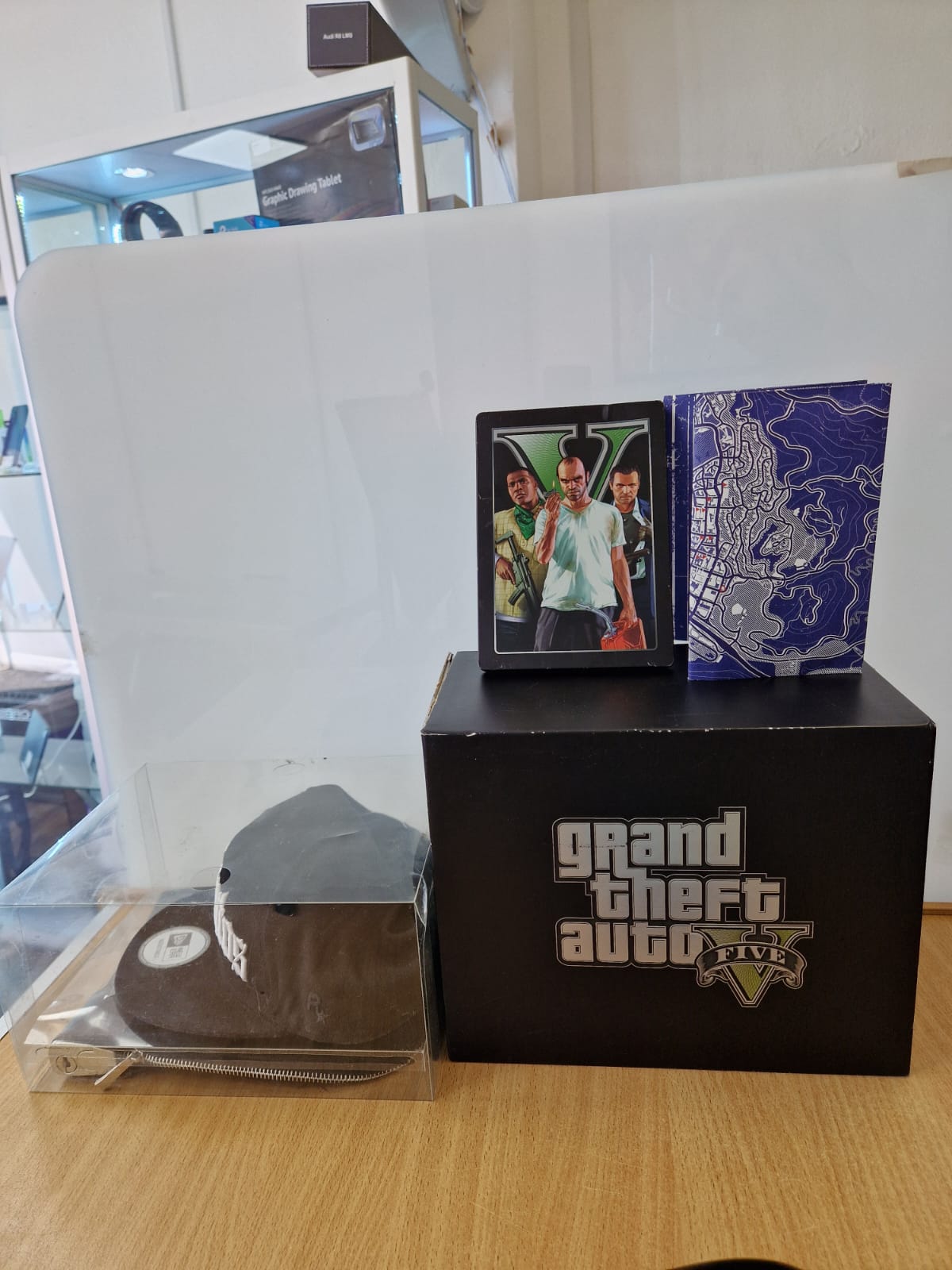 Product photo for GTA V  GTA V Xbox 360 Collector's Edition - Cap, Bag, Steelbook