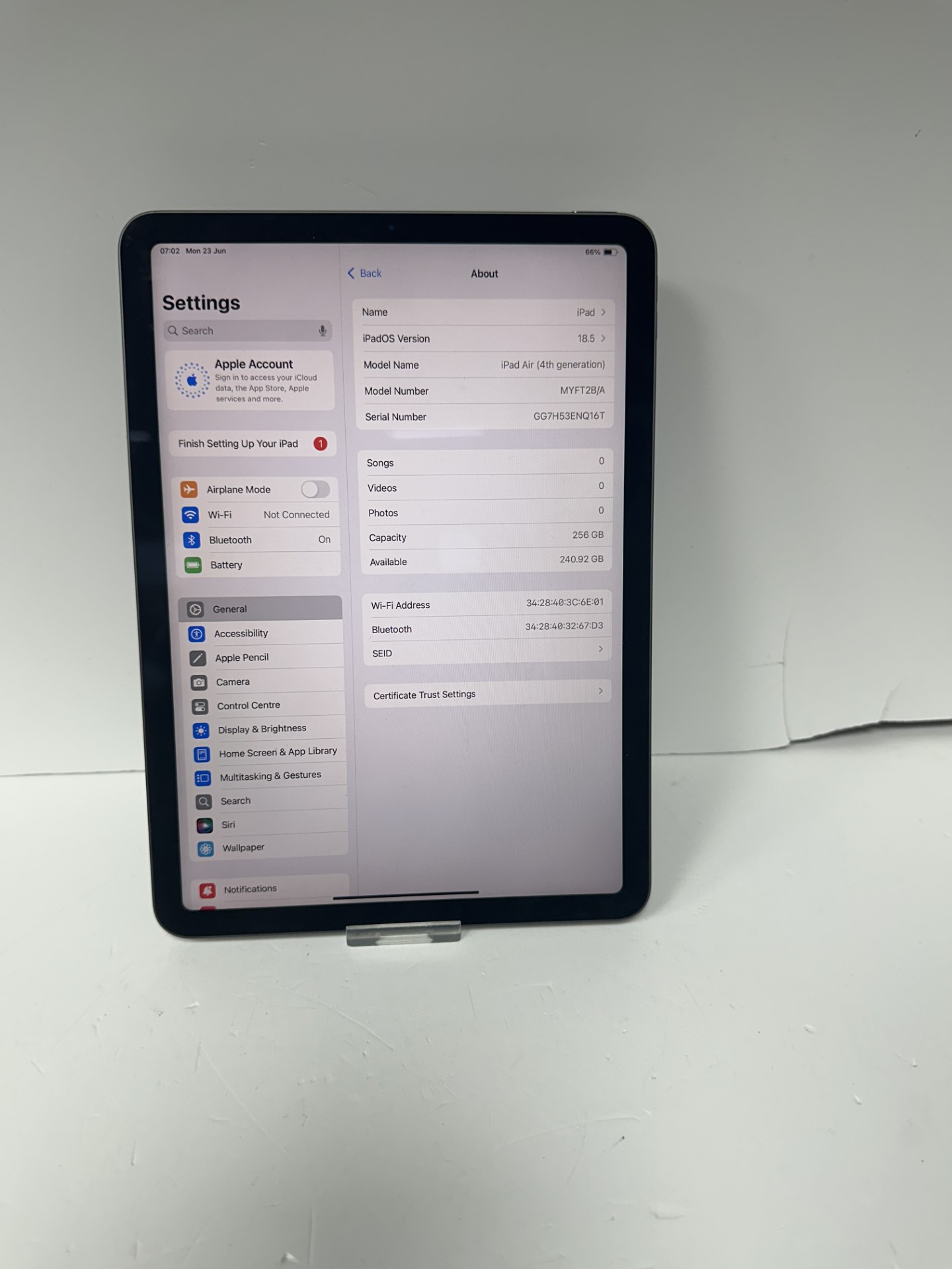 Product photo for ipad air 4th gen silver 256gb unboxed wifi only