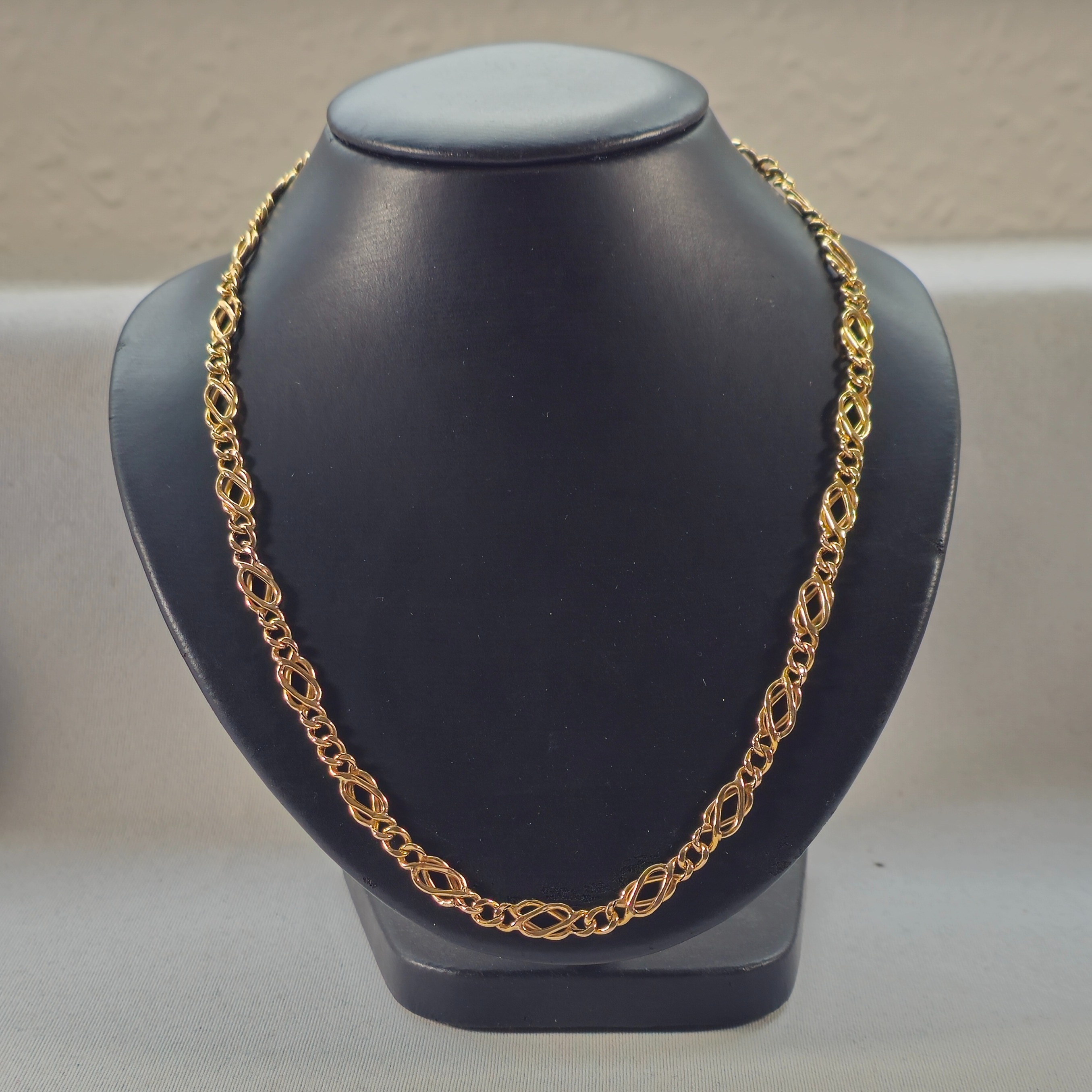 Product photo for 9ct Gold Celtic / Infinity Links Chain 18.3