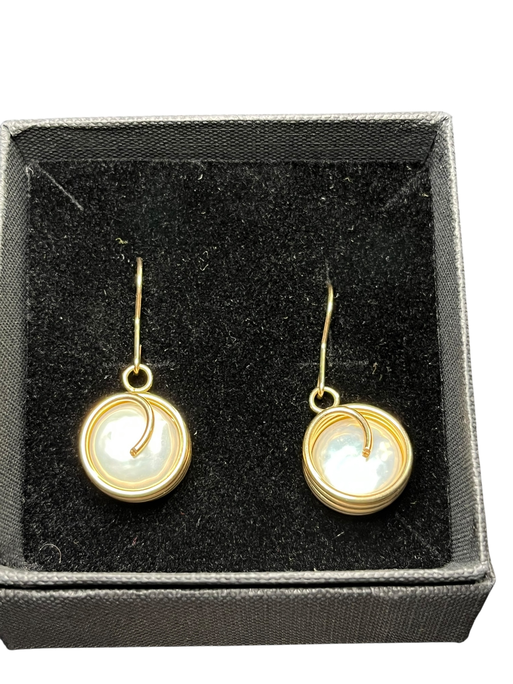 Product photo for 14ct Gold Baroque Pearl Dangly Earrings – Used, Good Condition