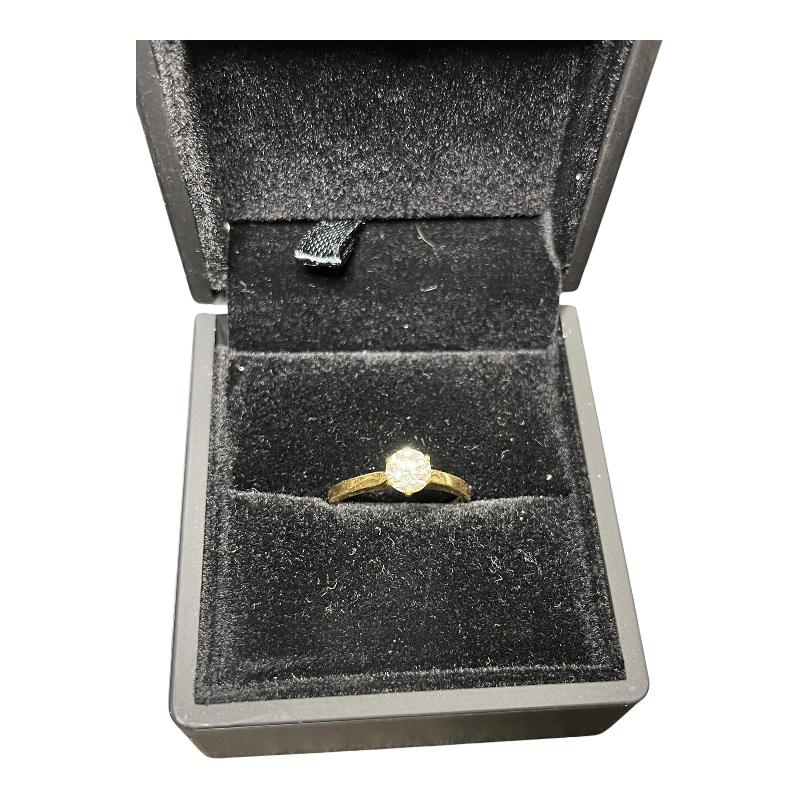 Product photo for 18ct Gold Round Brilliant Diamond Ring –VVS1.5 – Size P Good Condition