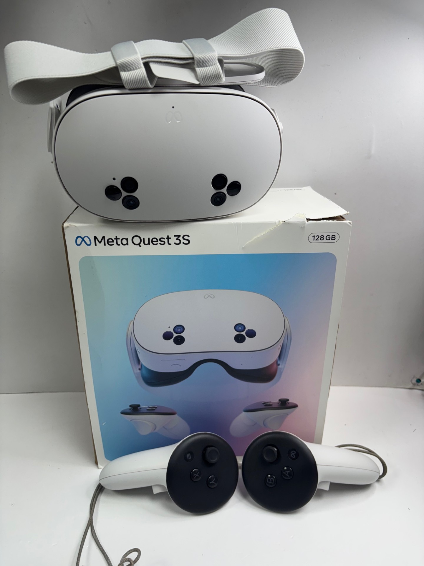 Product photo for META QUEST 3S 128GB WHITE BOXED