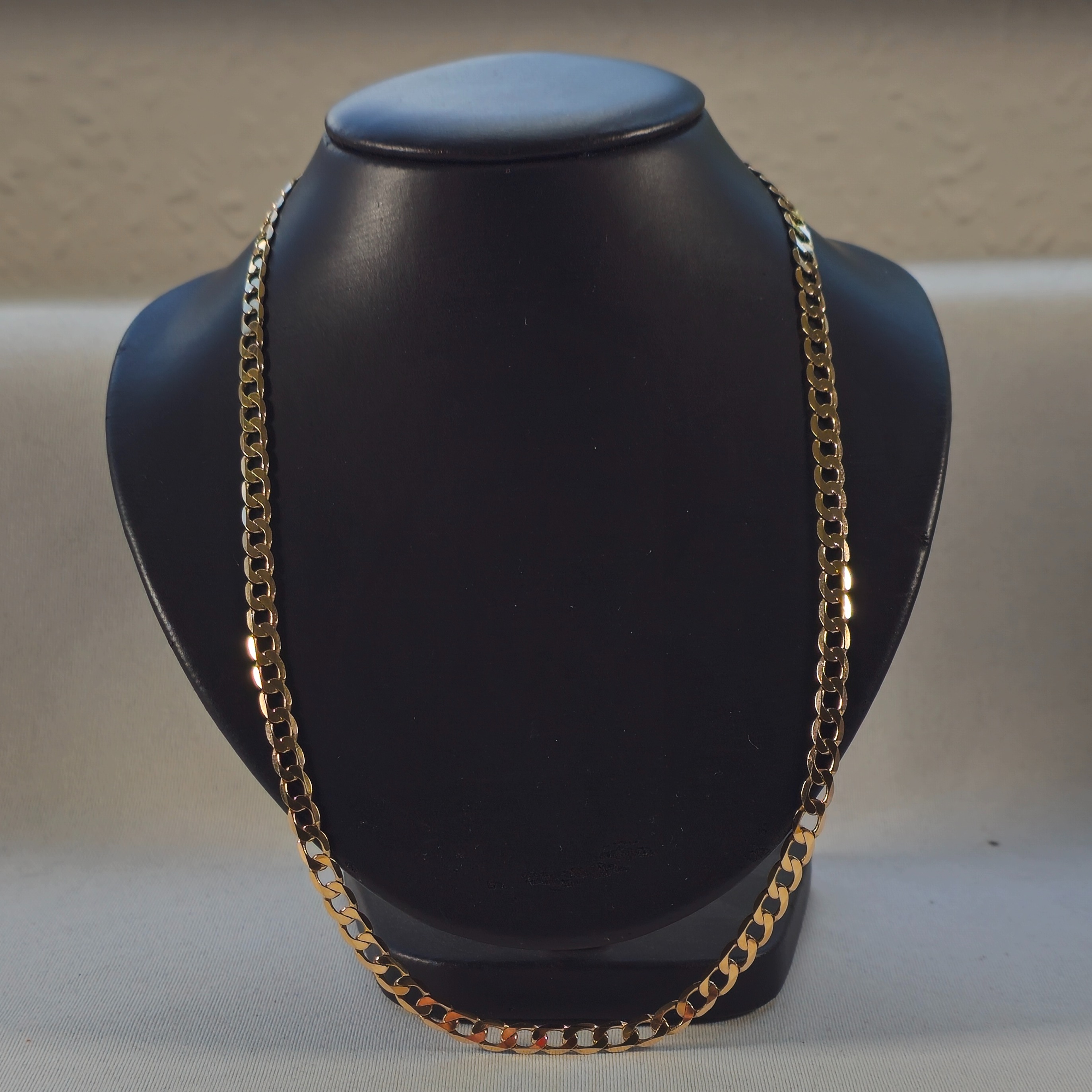 Product photo for 9ct Gold Curb Chain 20