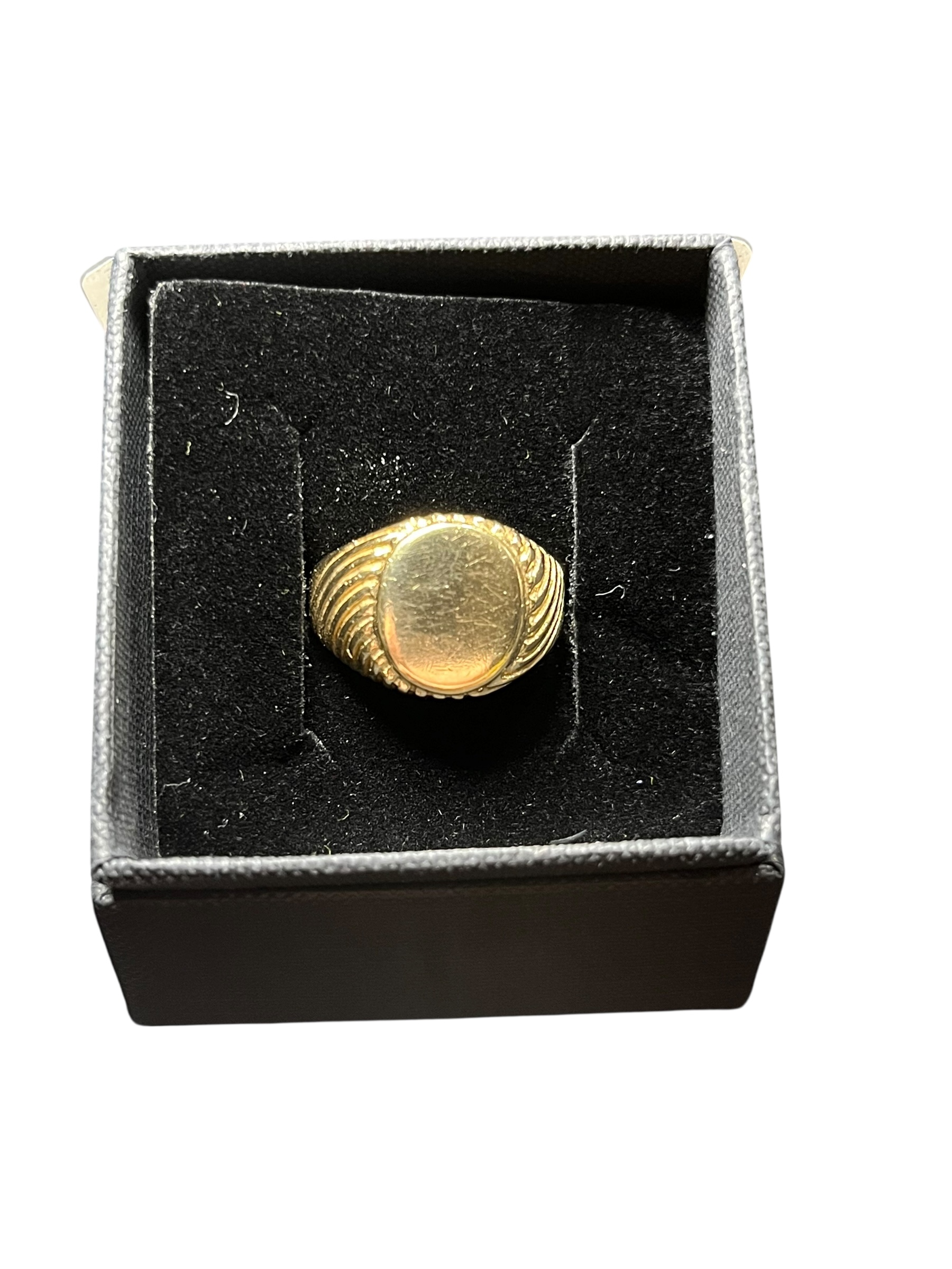 Product photo for 9ct Gold Oval Signet Ring – Size R Used, Good Condition