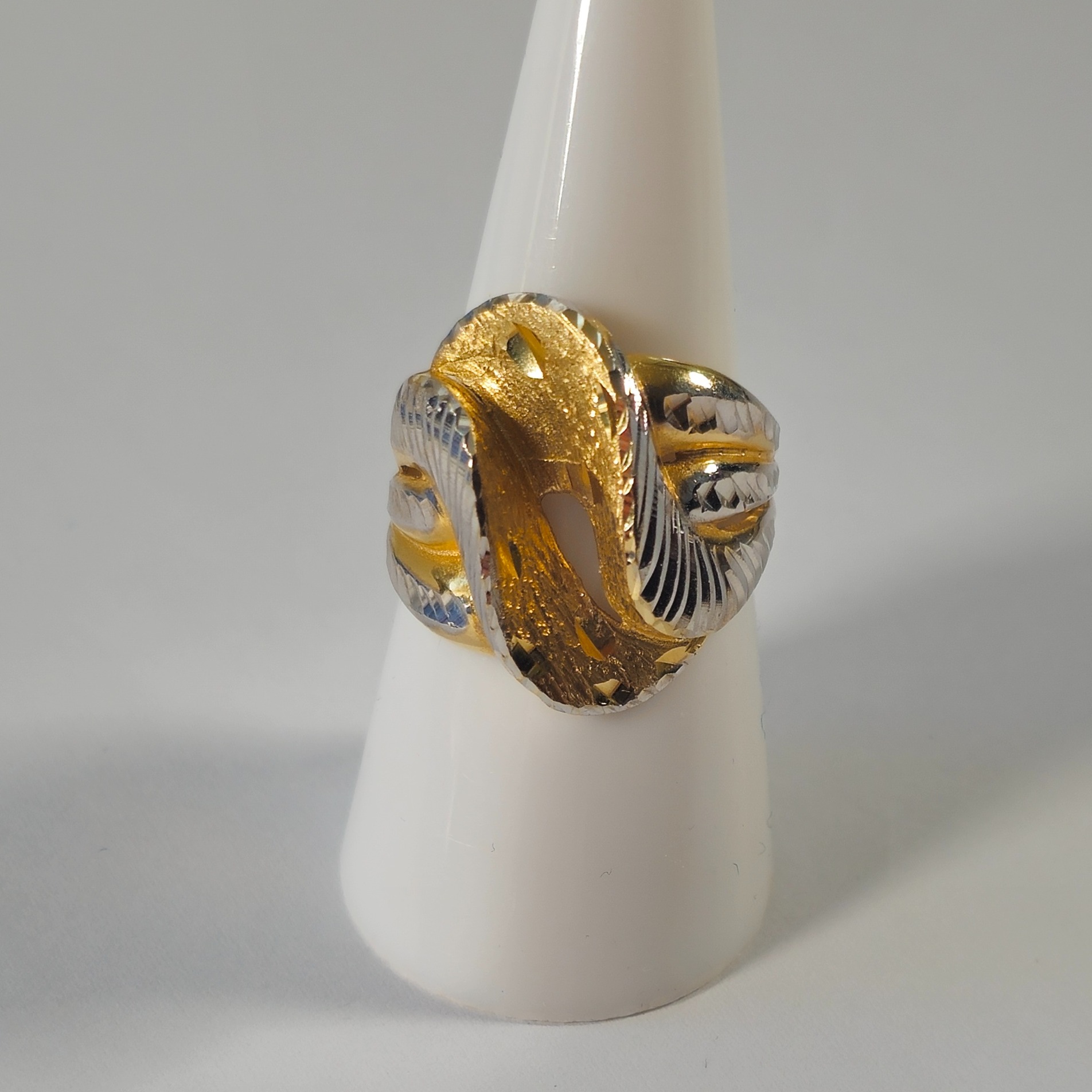 Product photo for 14ct Gold 2-Tone Swirl Design Dress Ring Size O
