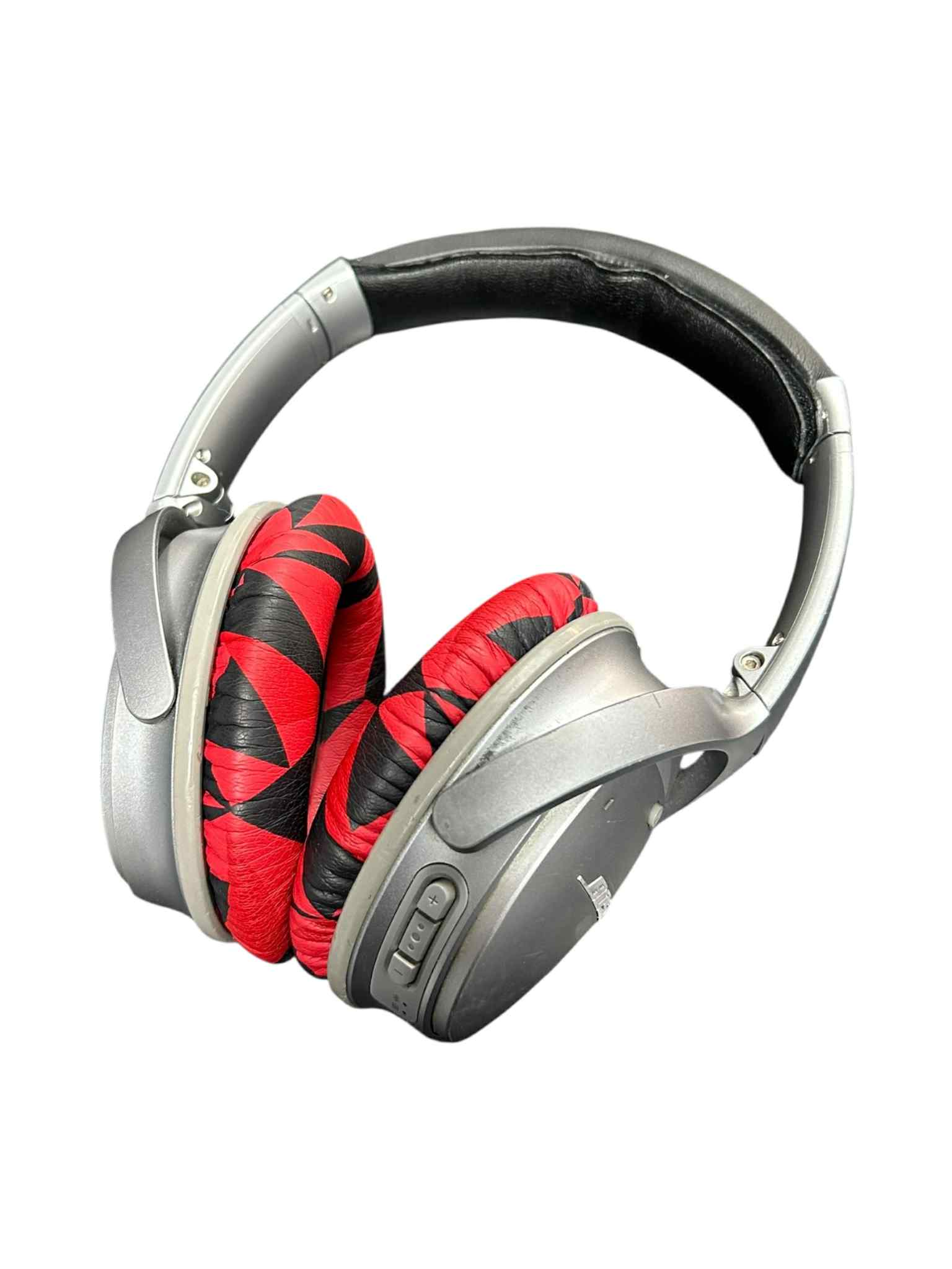 Product photo for Bose QC35 Quiet Comfort 35 Wireless - Silver