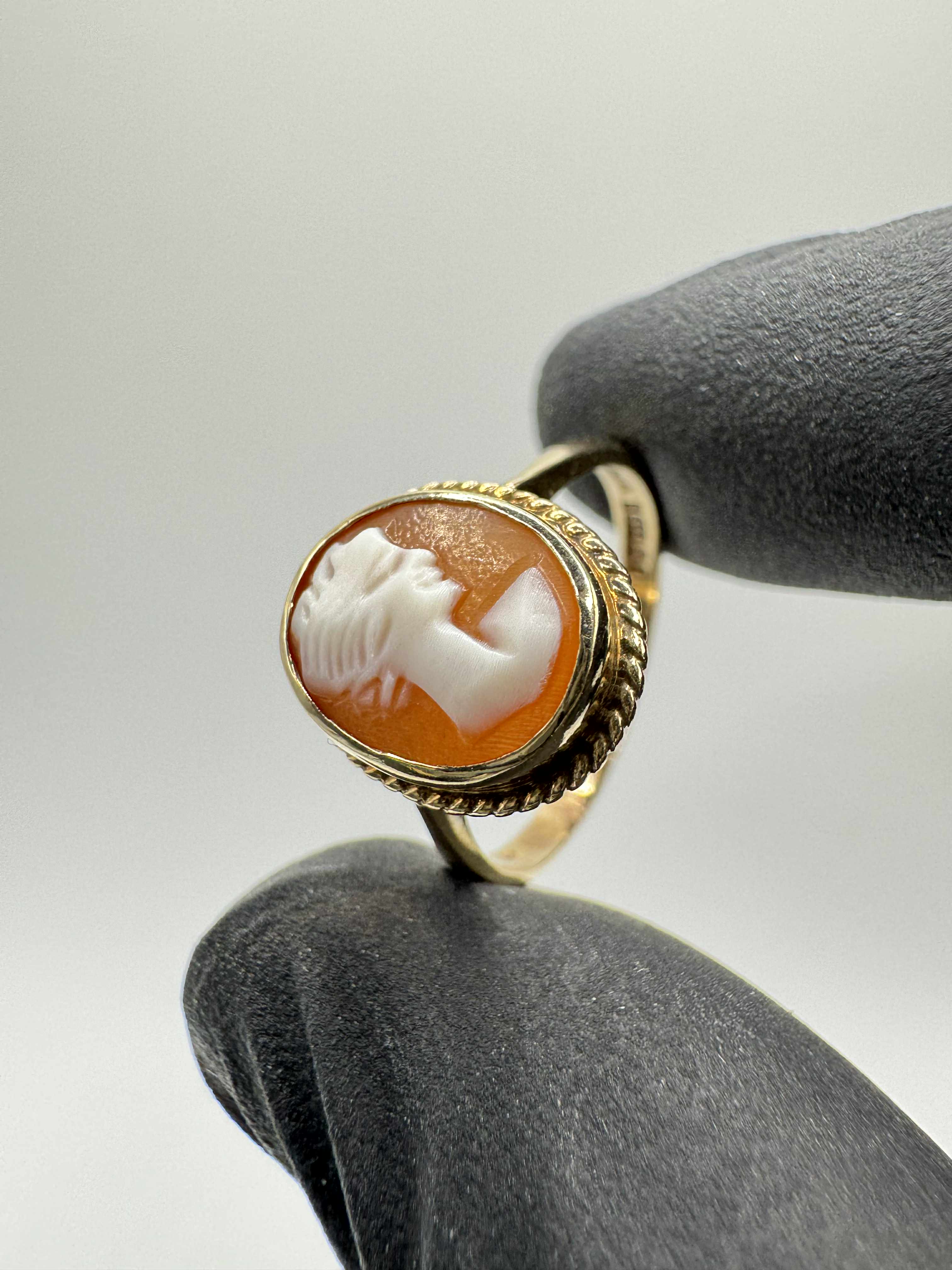 Product photo for 9ct Cameo Ring