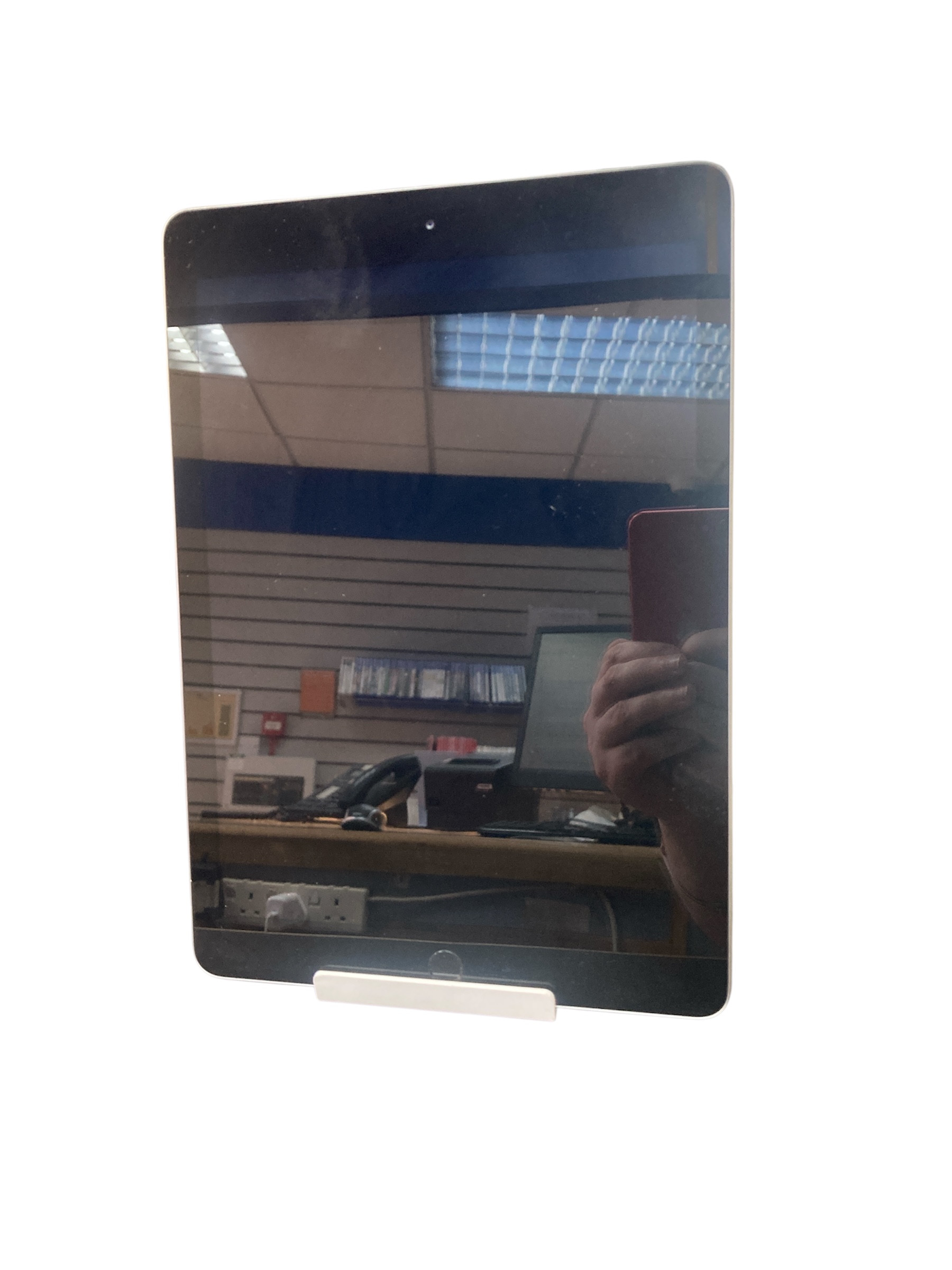 Product photo for iPad 6th gen 32GB Wifi *SALE - WAS £79.99*
