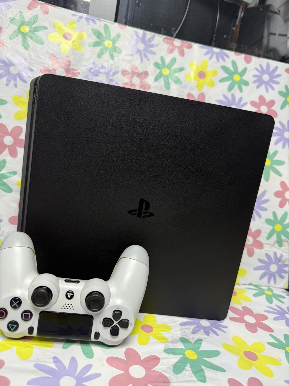 Product photo for SONY PS4 SLIM 500GB