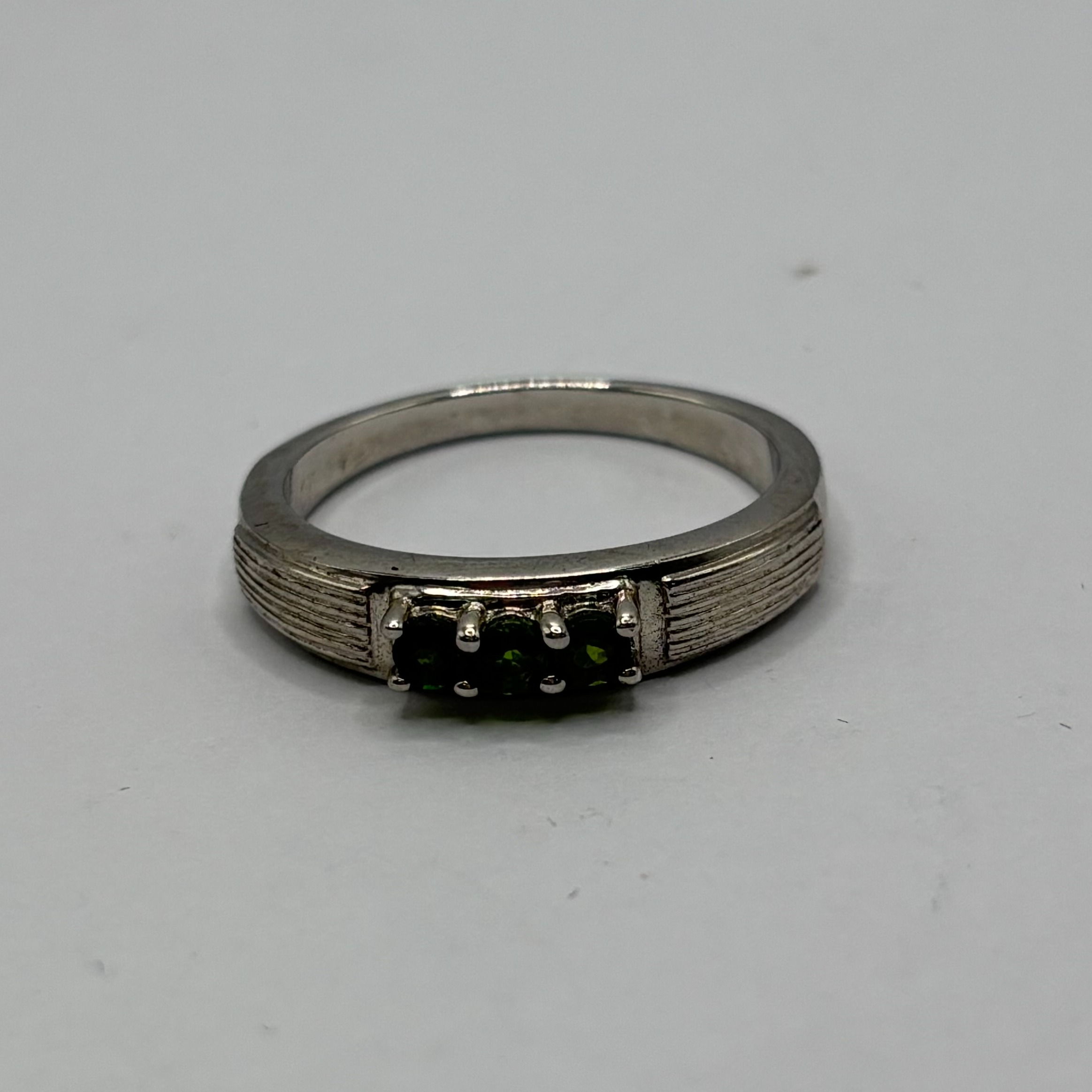 Product photo for 5.83g 925 Silver 3 Round Bottle Green Stone Ring, G