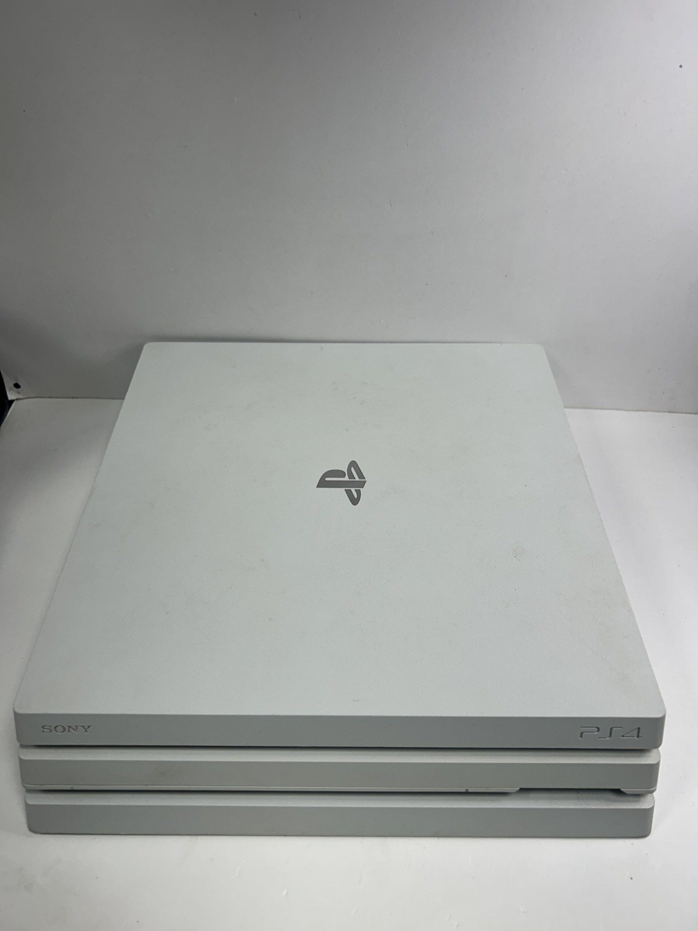 Product photo for SONY  PS4 PRO 1TB WHITE UNBOXED