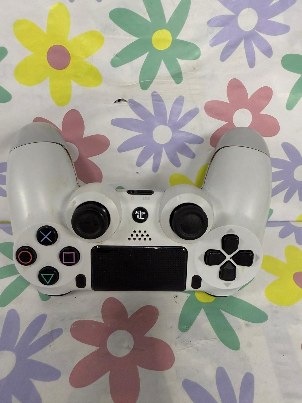 Product photo for SONY DUALSENSE PS4 CONTROLLER WHITE