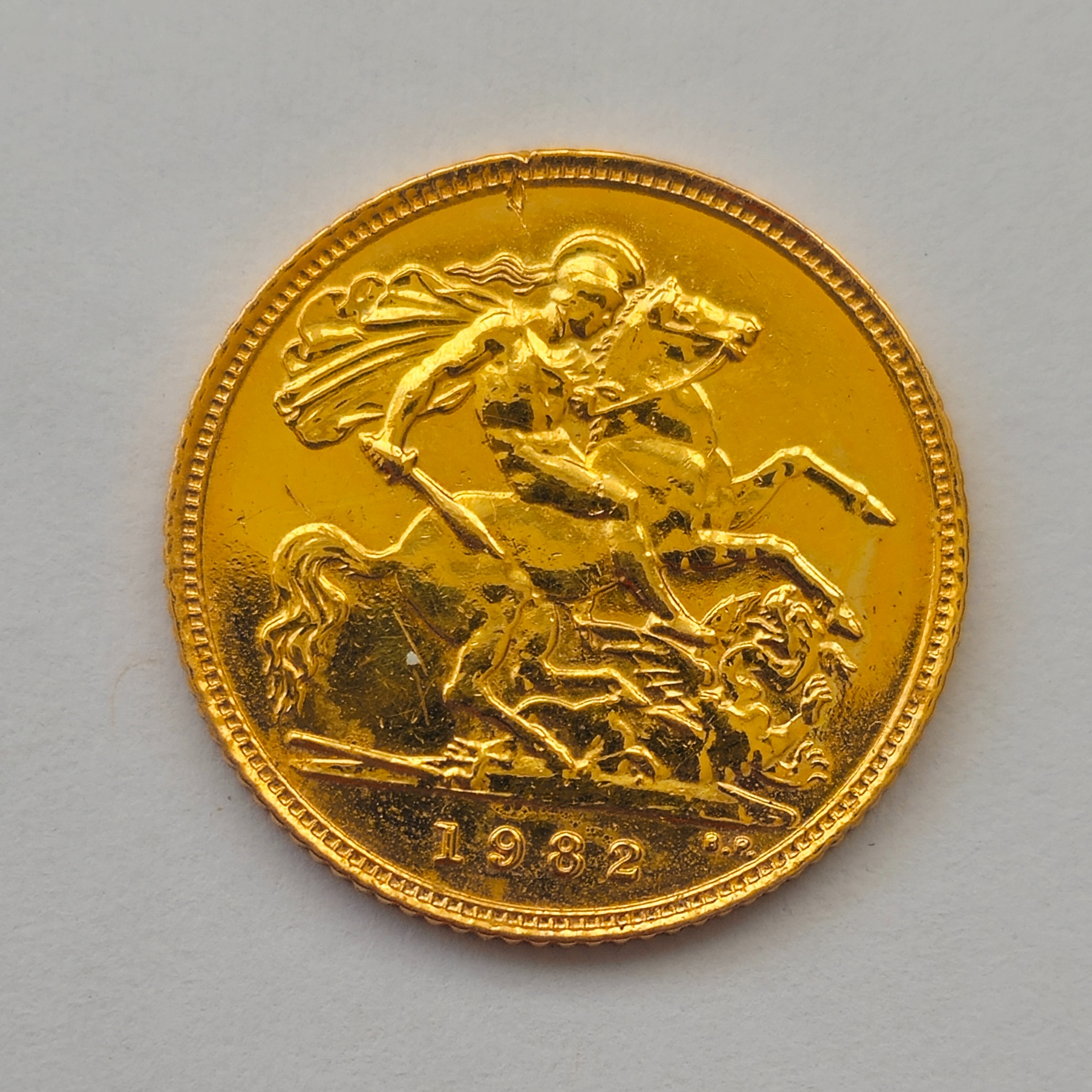 Product photo for 22ct Gold 1982 Queen Elizabeth, and St George & The Dragon Half Sovereign