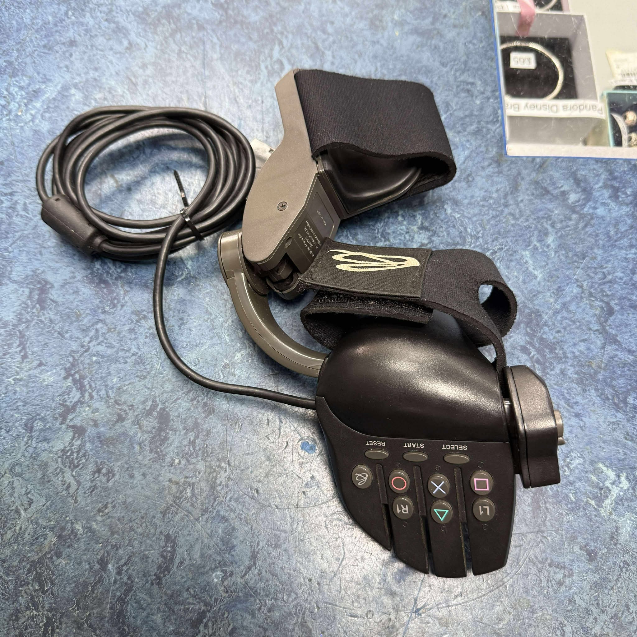 Product photo for Sony Reality Quest Palm Controller ‘The Glove’ (Sony PlayStation 1)