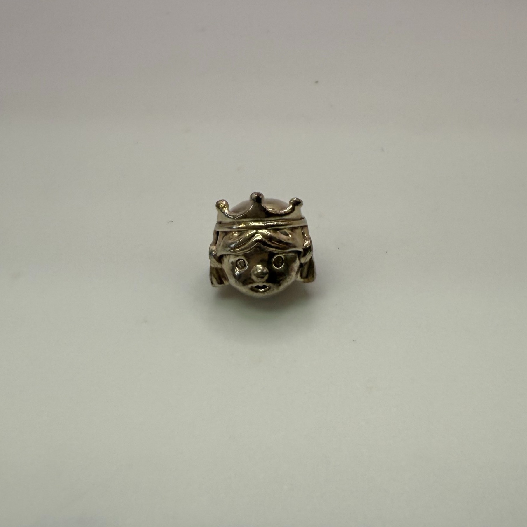 Product photo for Queen Pandora Charm