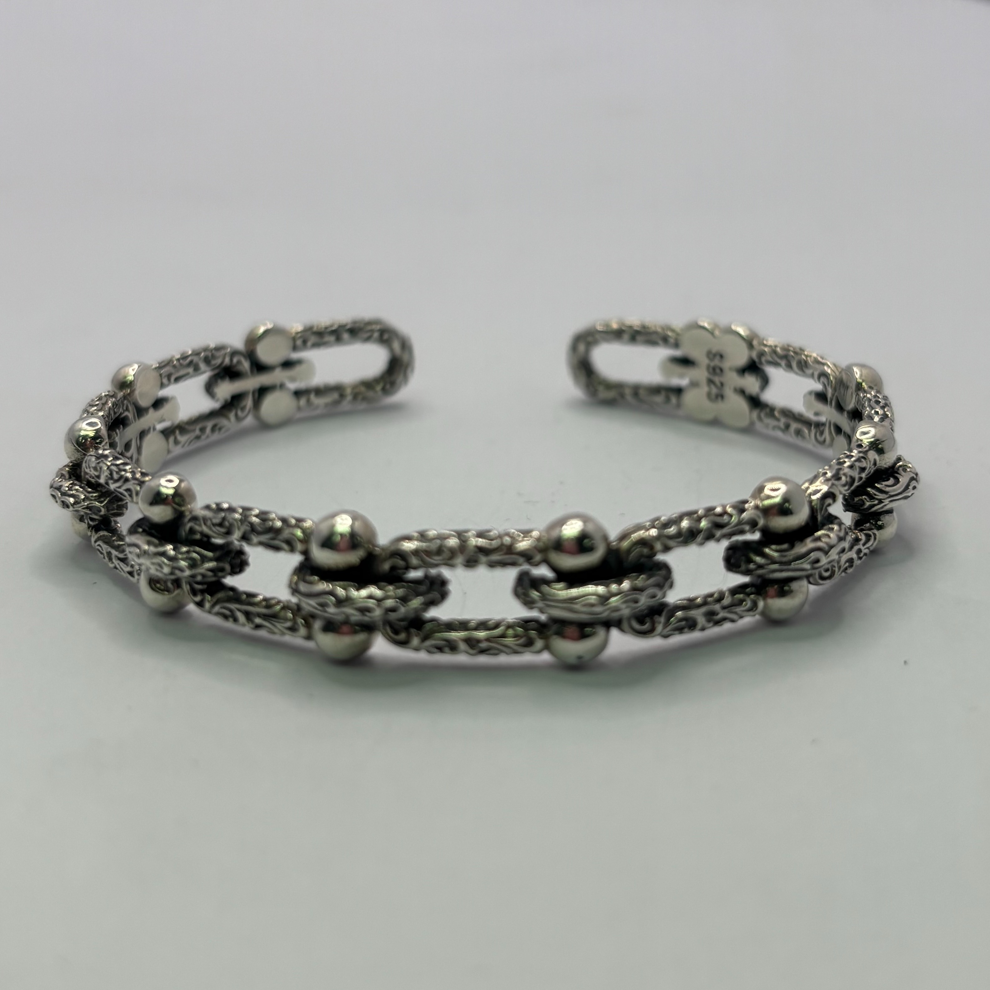 Product photo for Brand New 21.81g 925 Silver Floral / Leaf Pattern U Locked Link Cuff Bangle