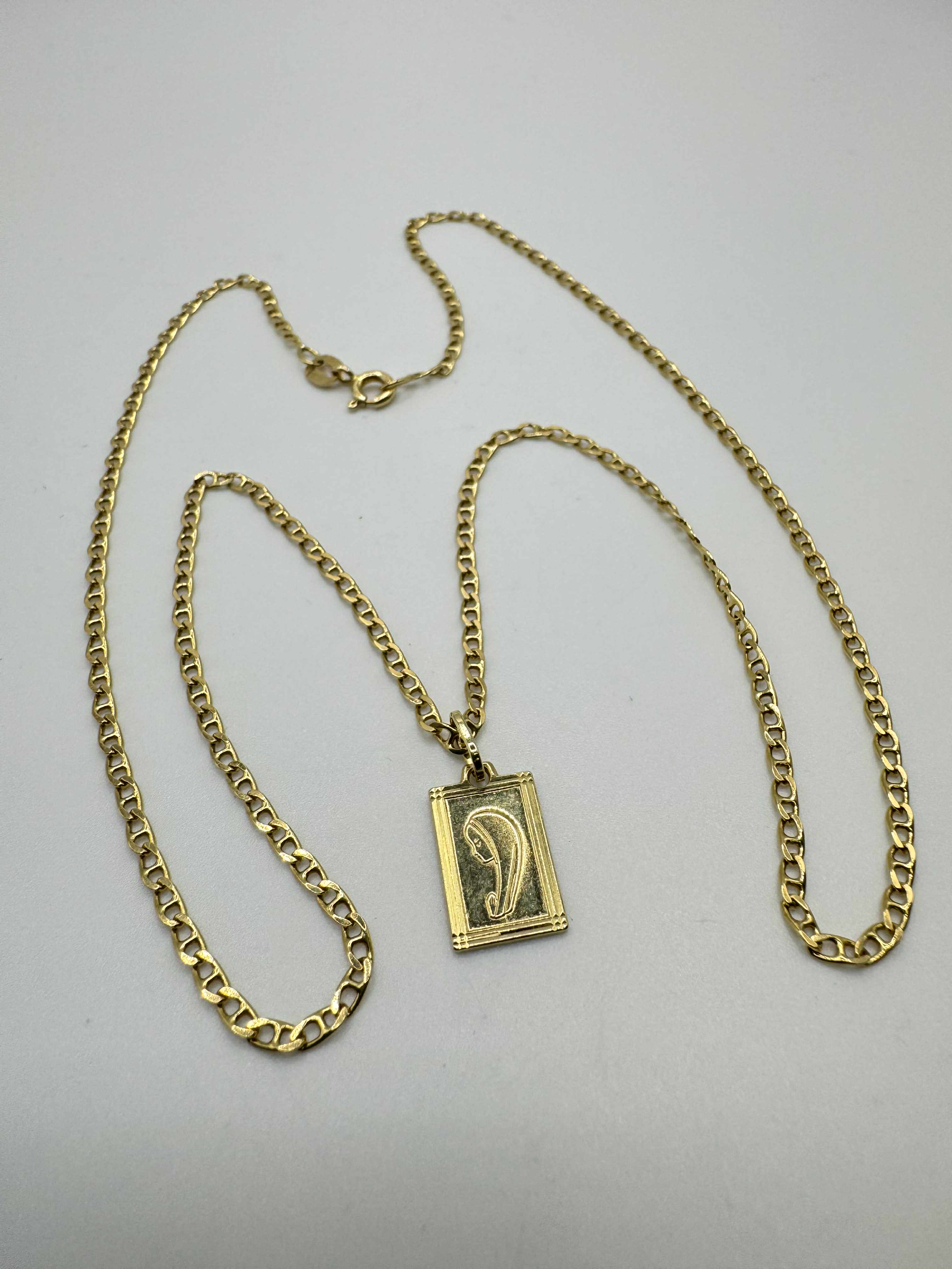 Product photo for 18ct Anchor Chain & Praying Pendant