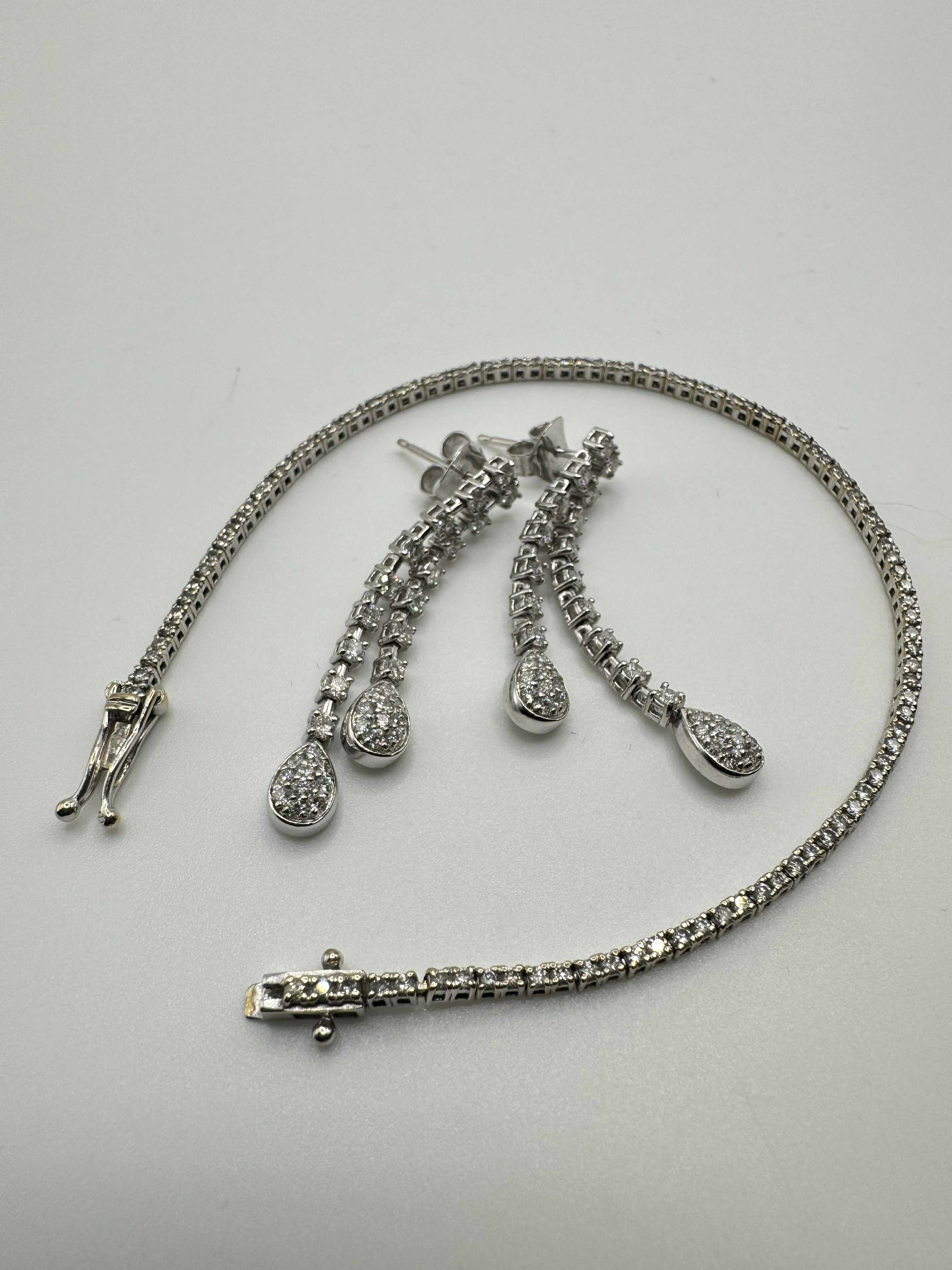 Product photo for 18ct White Gold Brilliant Cut Bracelet & Earring Set