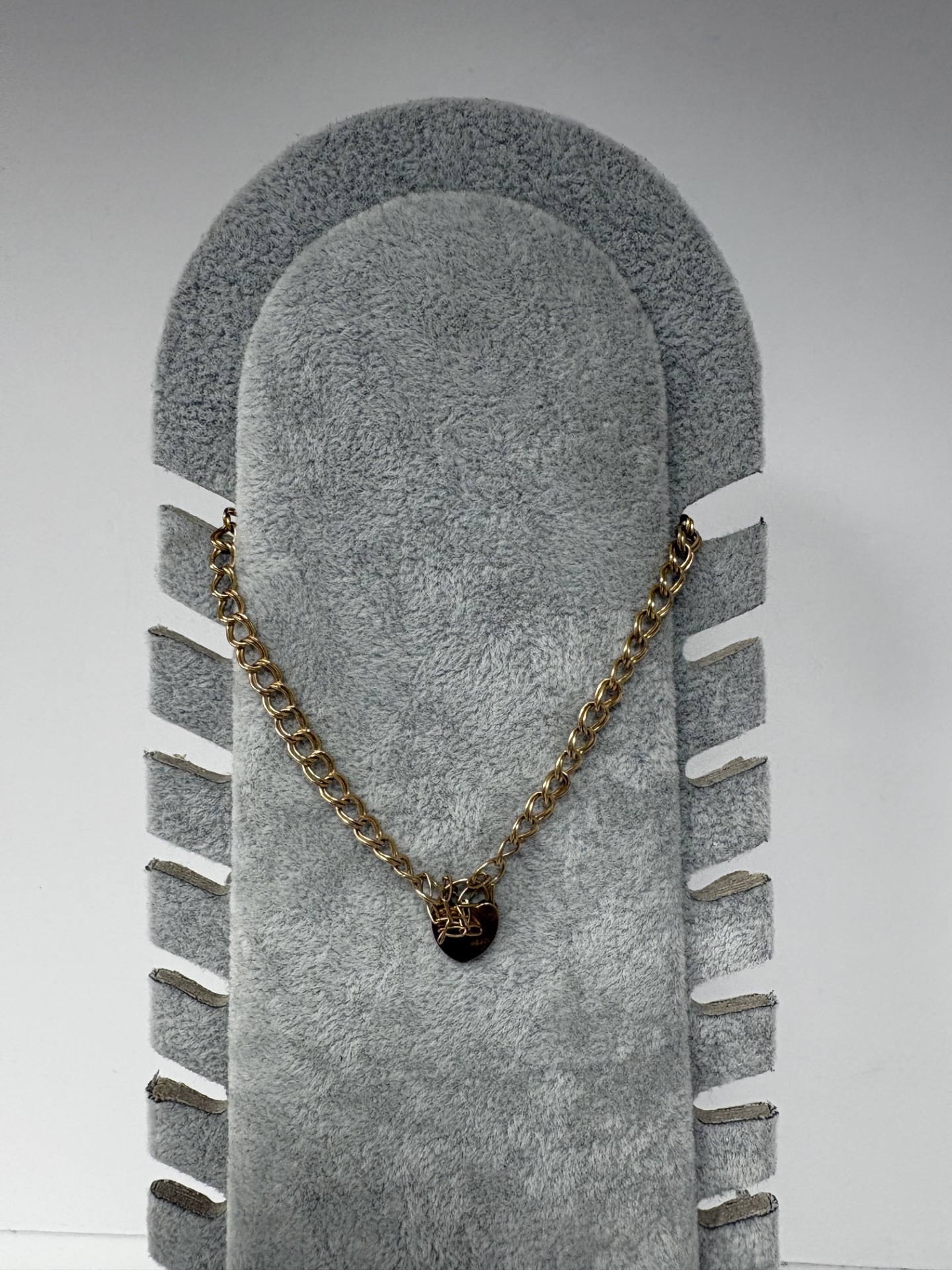Product photo for 2.14g 9ct 375 gold bracelet unboxed