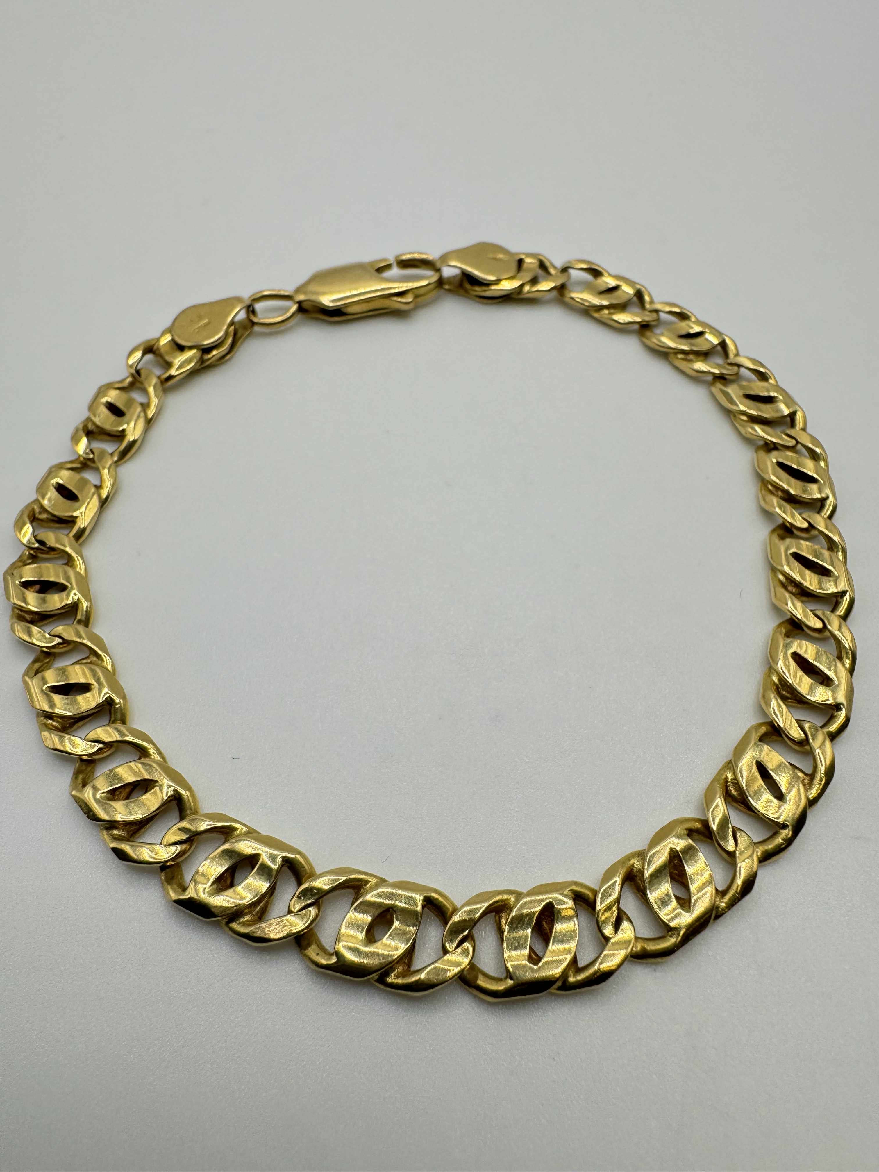 Product photo for 18ct Anchor Link Style Bracelet