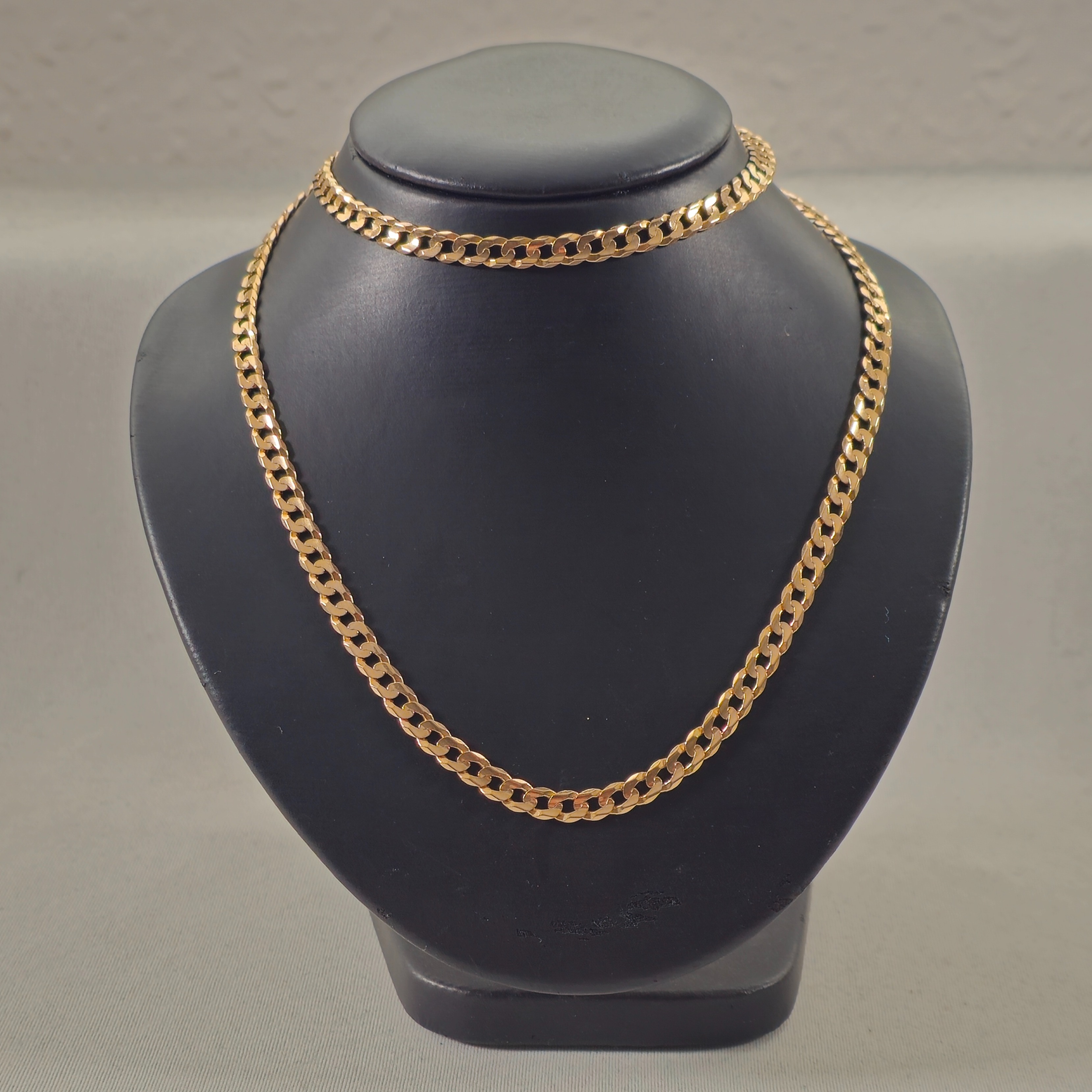 Product photo for 9ct Gold Curb Chain 26.5