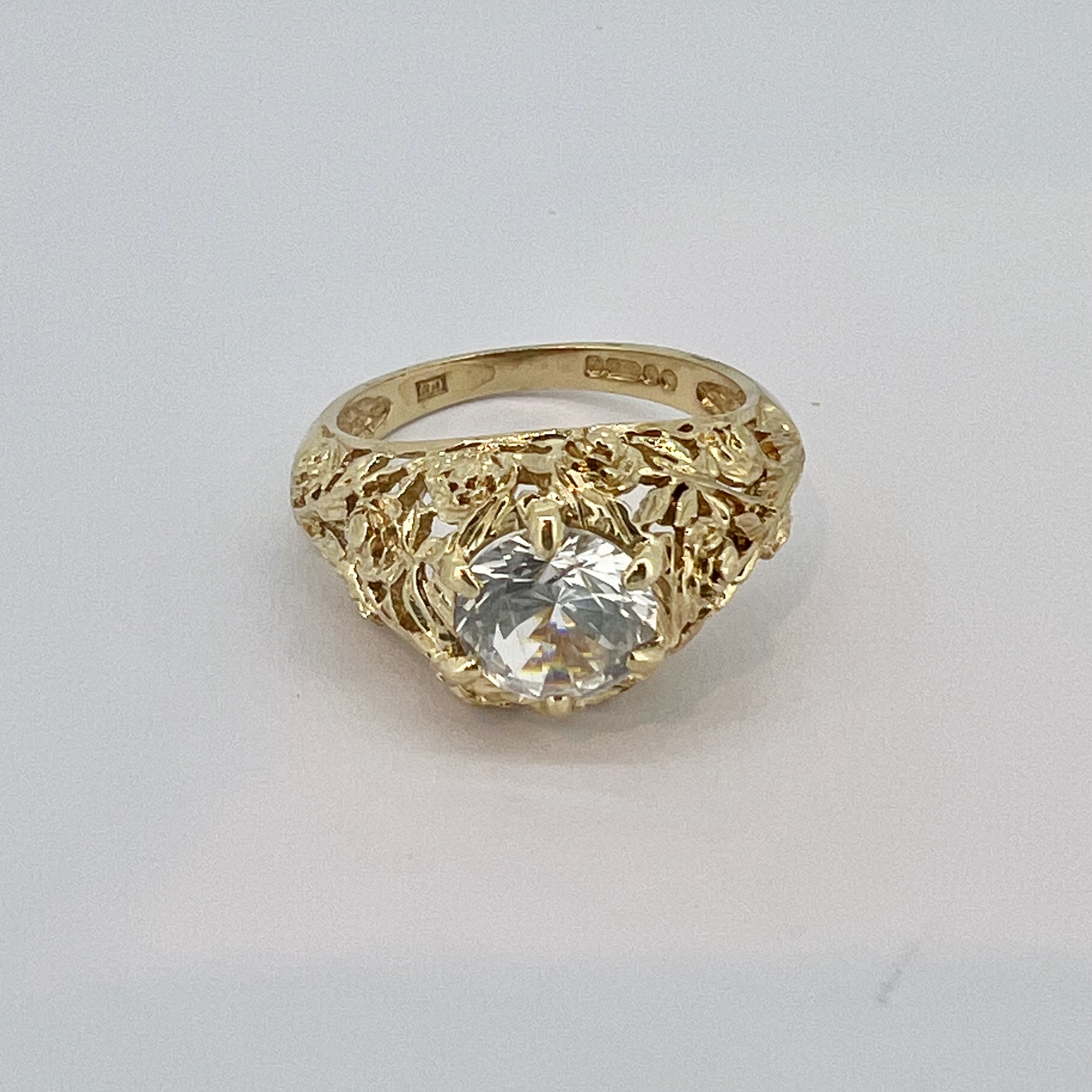 Product photo for PALE BLUE TOPAZ IN 9ct YELLOW GOLD RING WITH ORNATE SHOULDERS (R:PMA2)