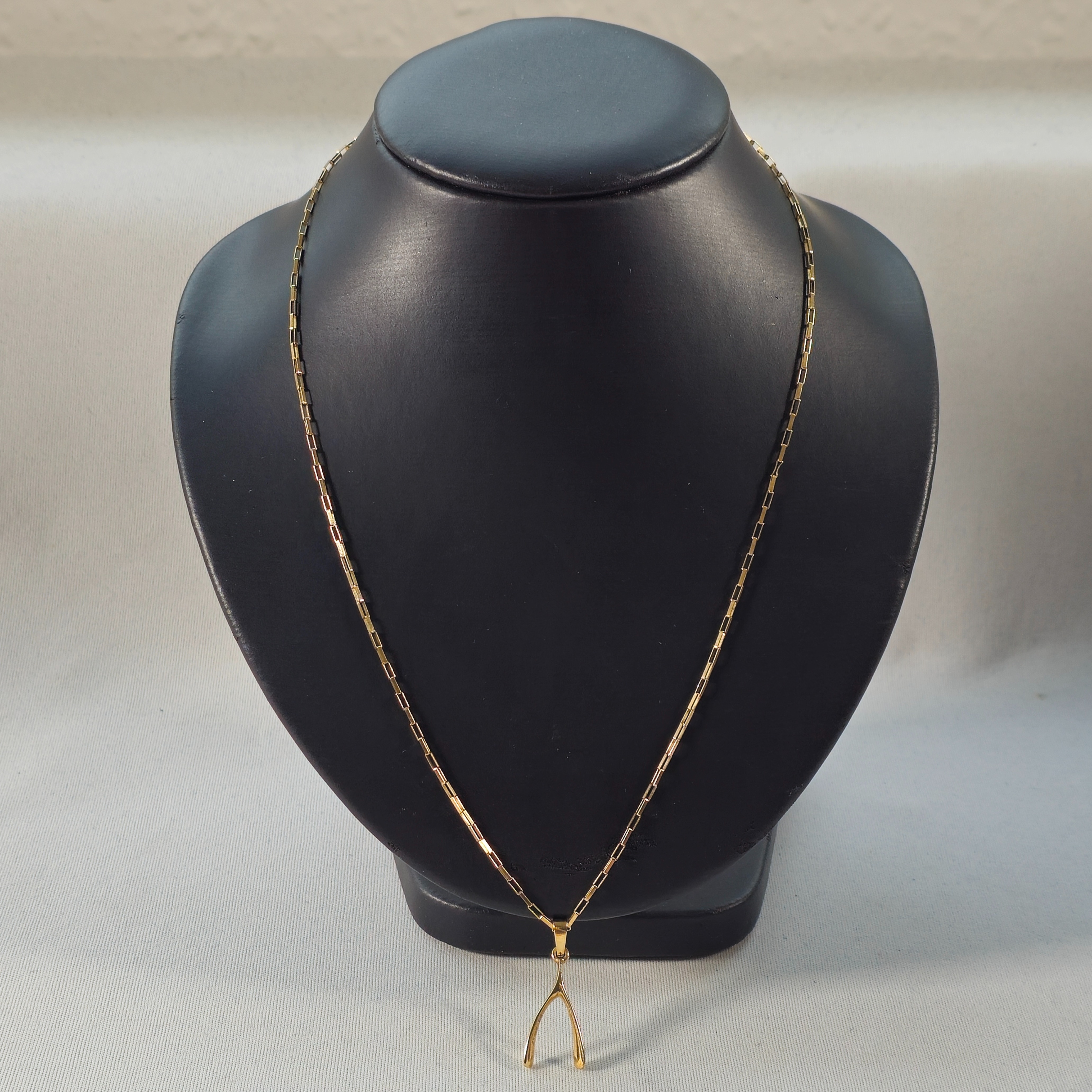 Product photo for 9ct Gold Wishbone Pendant & Chain 18.11