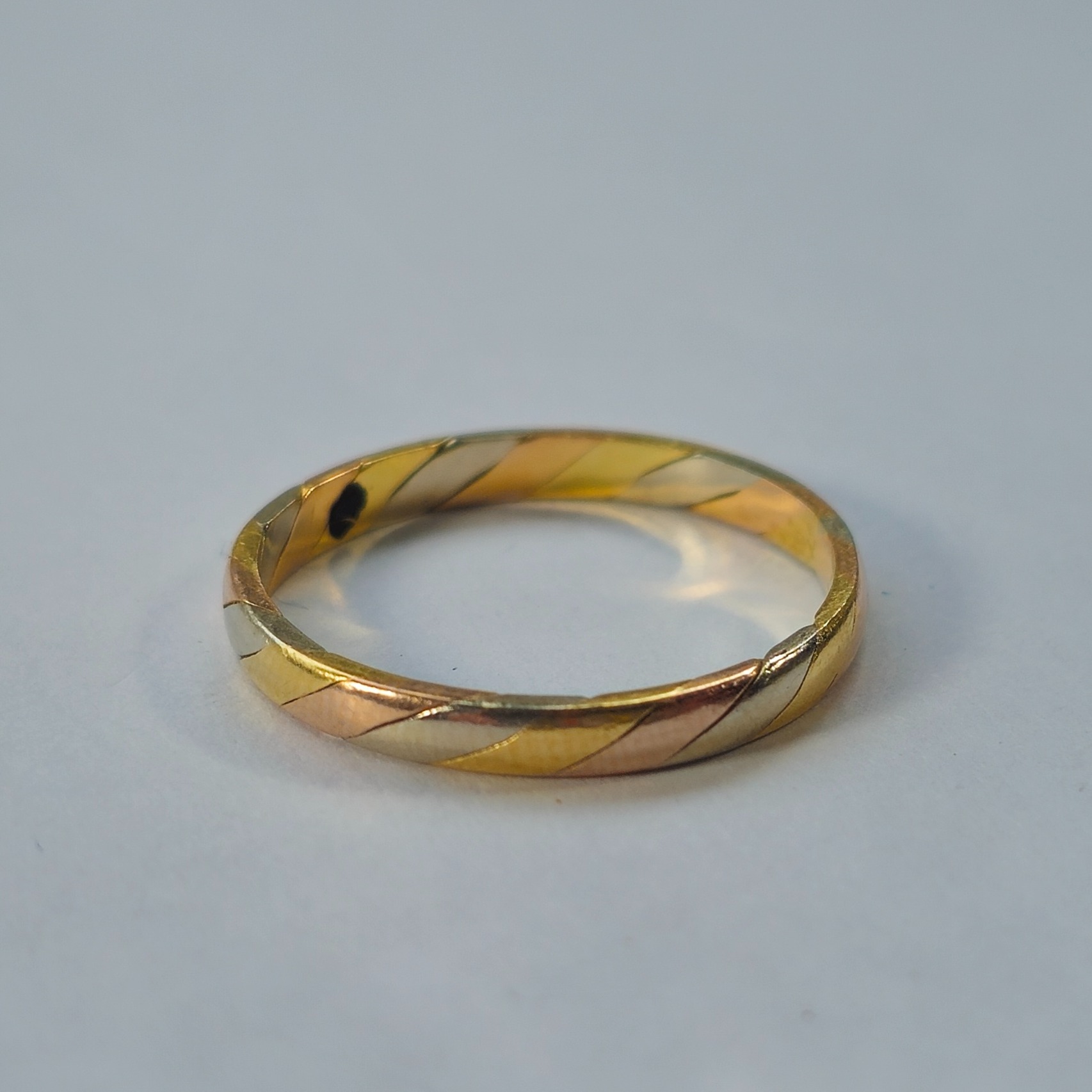 Product photo for 18ct Gold 3 Tone Twisted Pattern Wedding Band Ring Size P