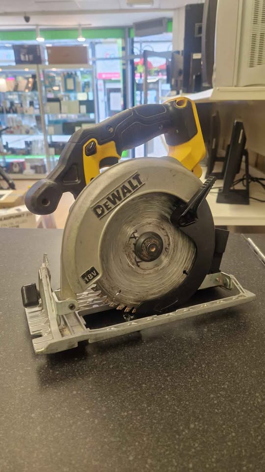 Product photo for DeWalt dcs391 Saw (Body Only)