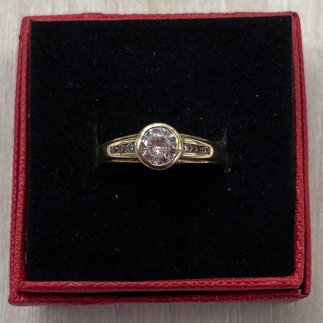 Product photo for LB Ltd Pre-Owned 9ct Gold CZ Ring