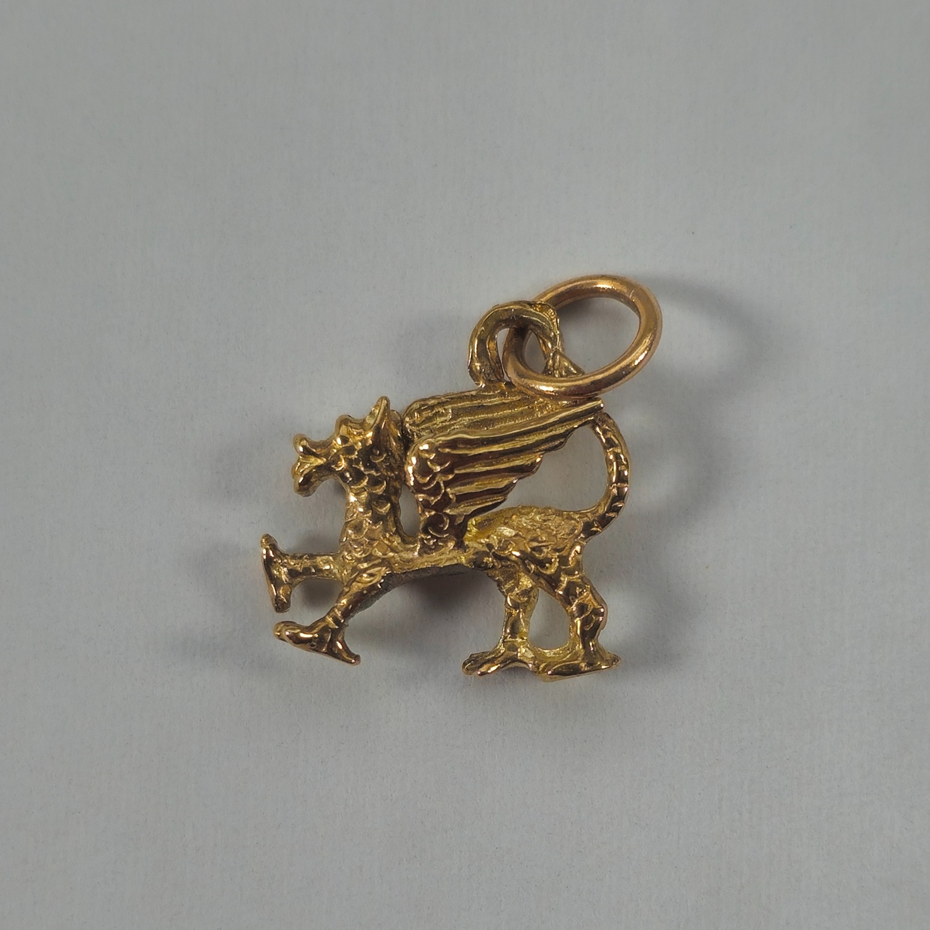 Product photo for 9ct Gold Welsh Dragon Pendant