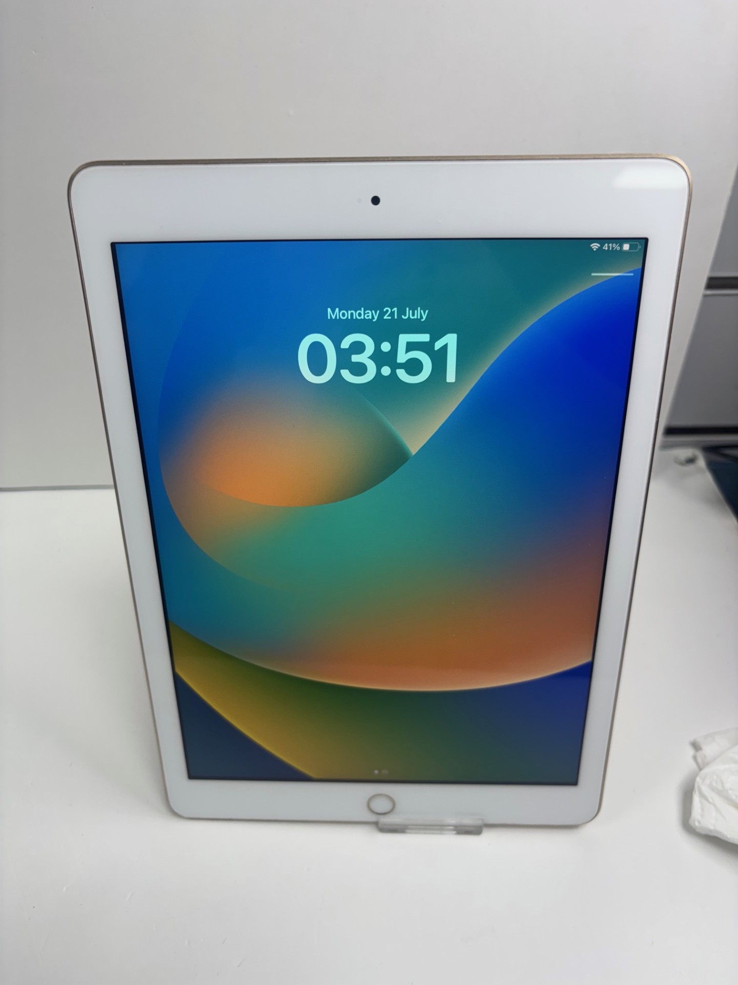 Product photo for IPAD 5TH GEN 32GB GOLD