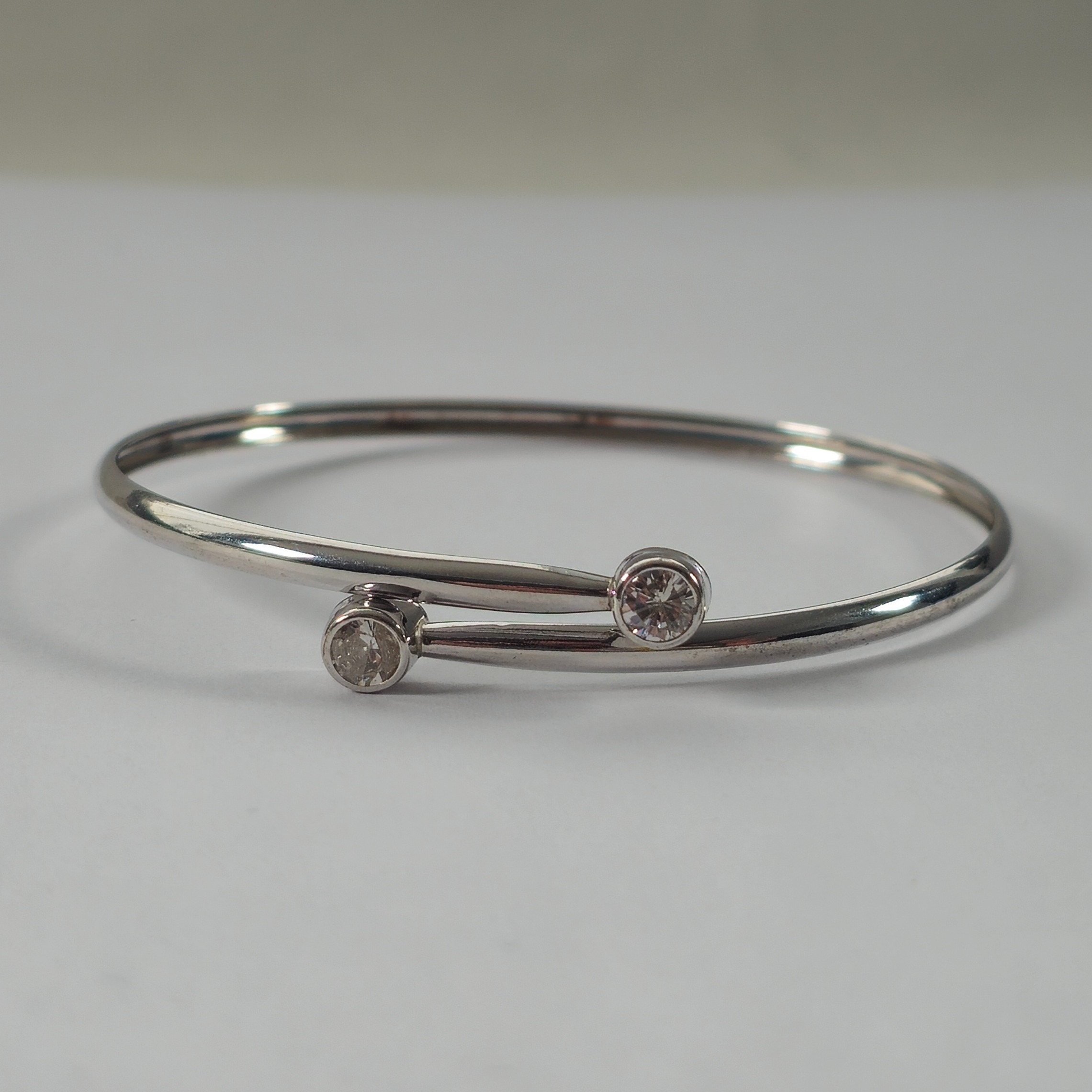 Product photo for 9ct White Gold *CZ* Kissing Style Bangle