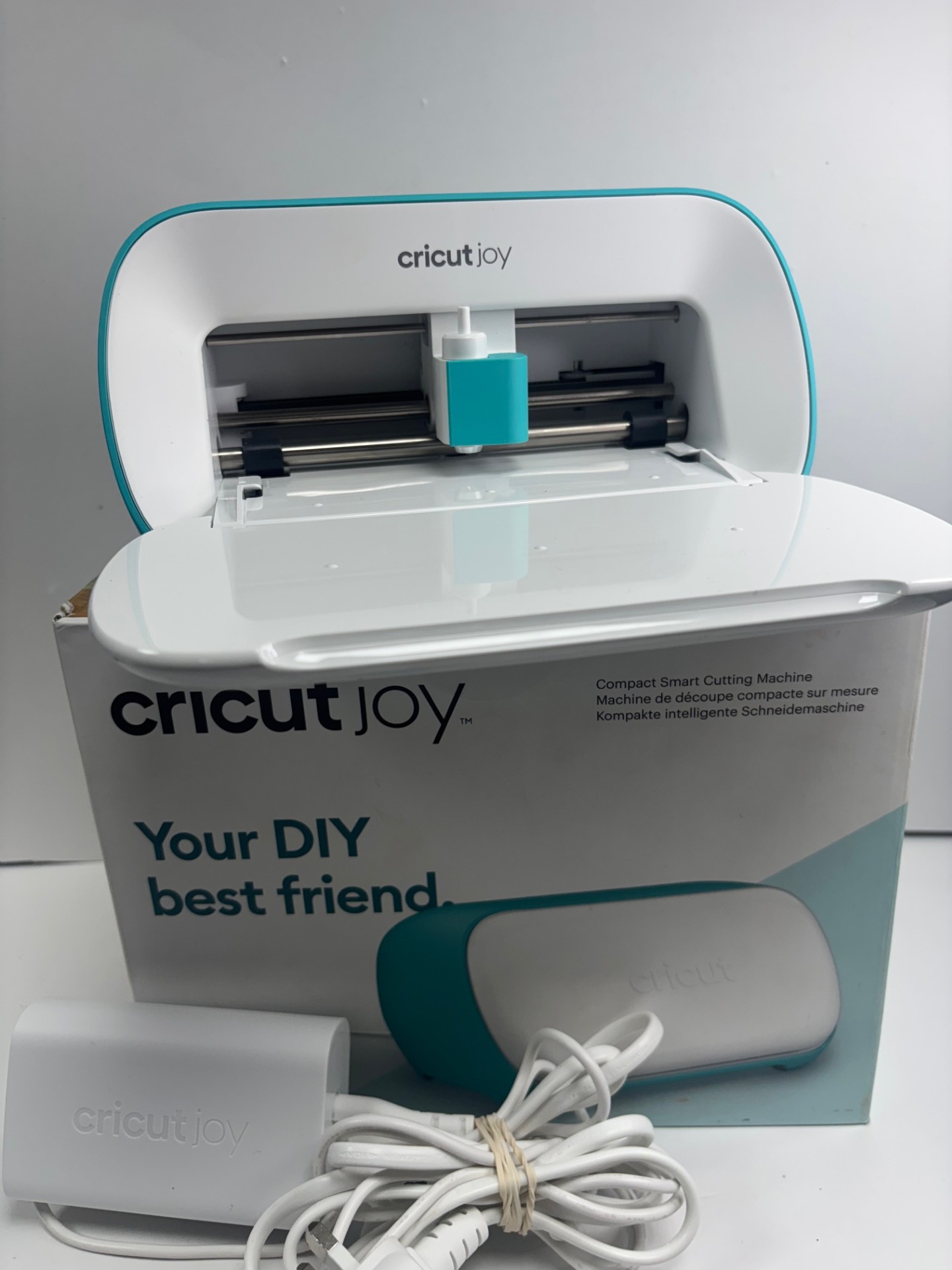 Product photo for CIRCUT JOY COMPACT MACHAINE BOXED