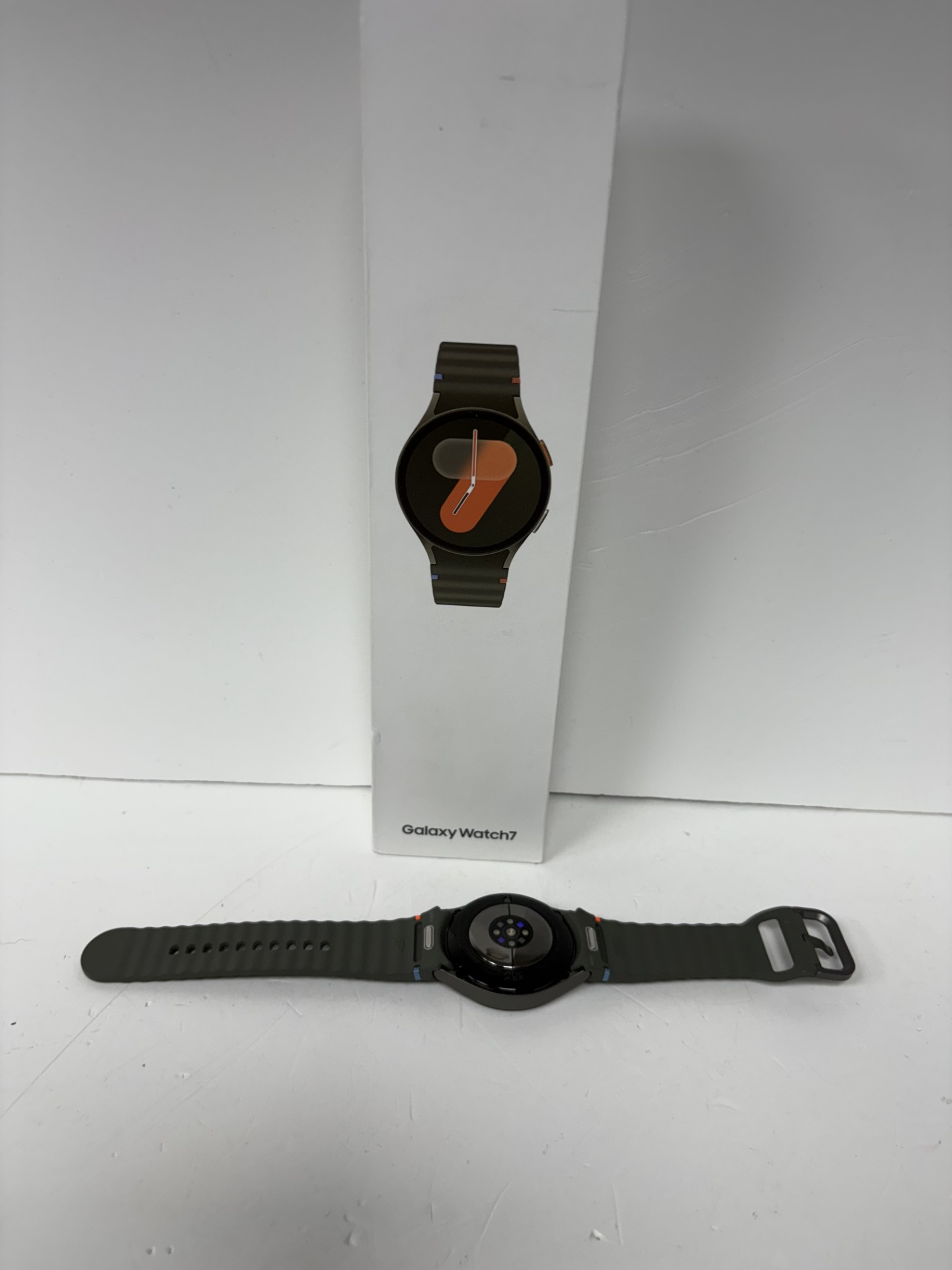 Product photo for samsung galaxy watch 7 44mm green boxed