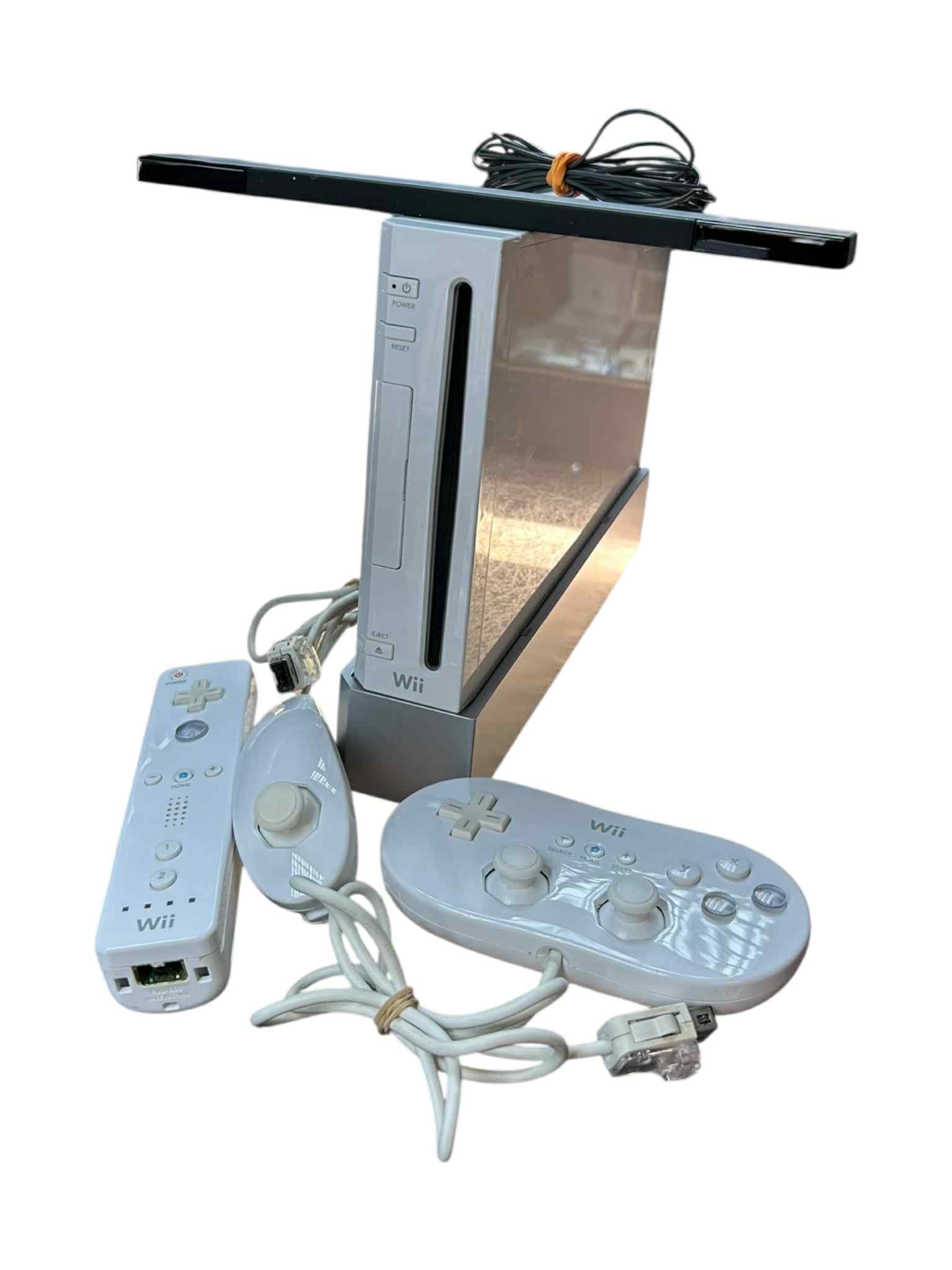 Product photo for Wii Console, White (No Game), Unboxed w/Official Classic Controller