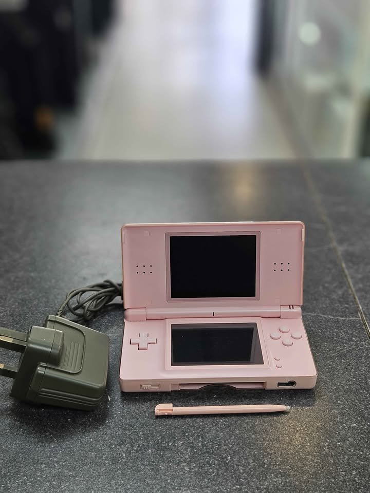 Product photo for Nintendo DS Lite Pink