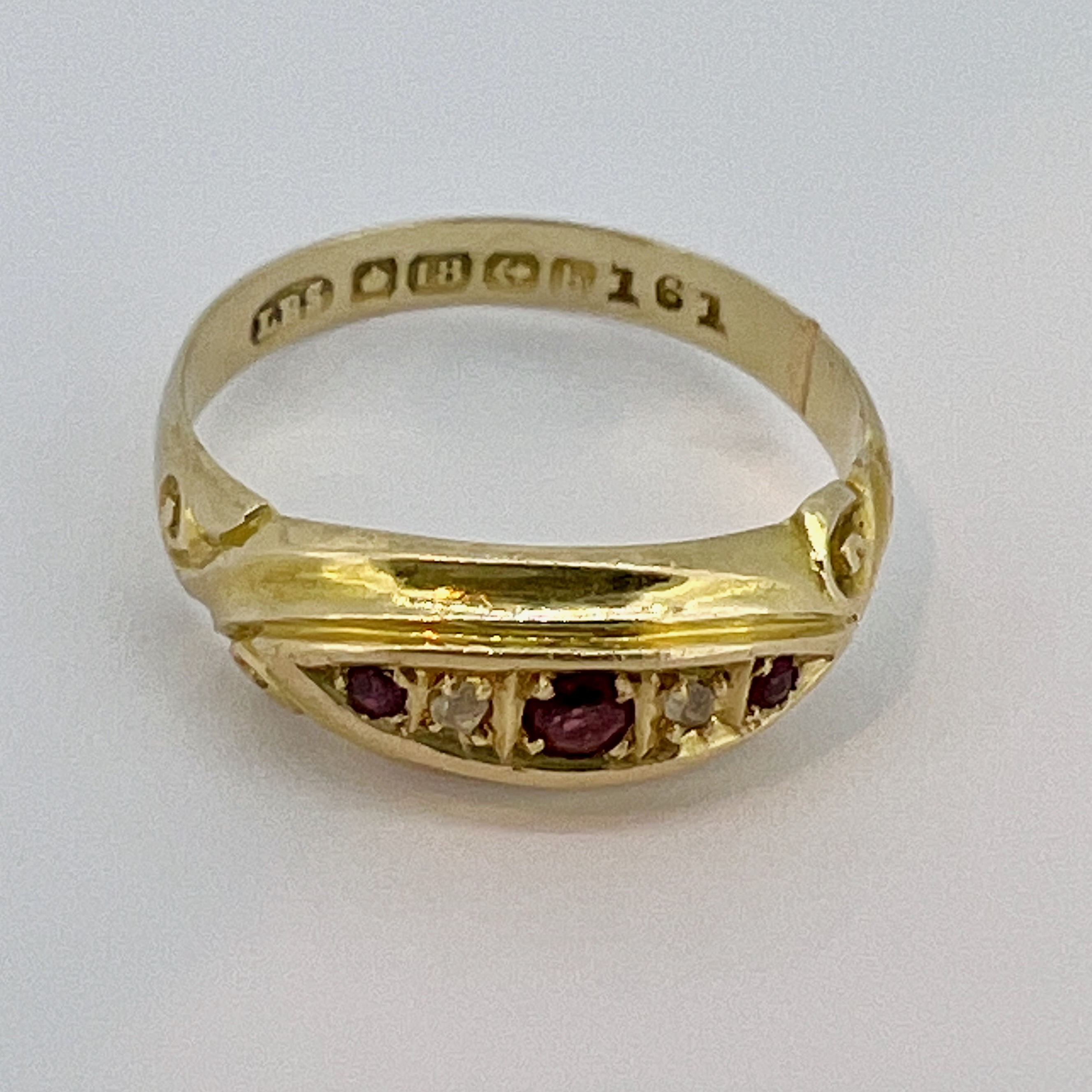 Product photo for A BEAUTIFUL ANTIQUE 18ct GOLD RING SET WITH RUBIES AND DIAMONDS (R:P2FL)