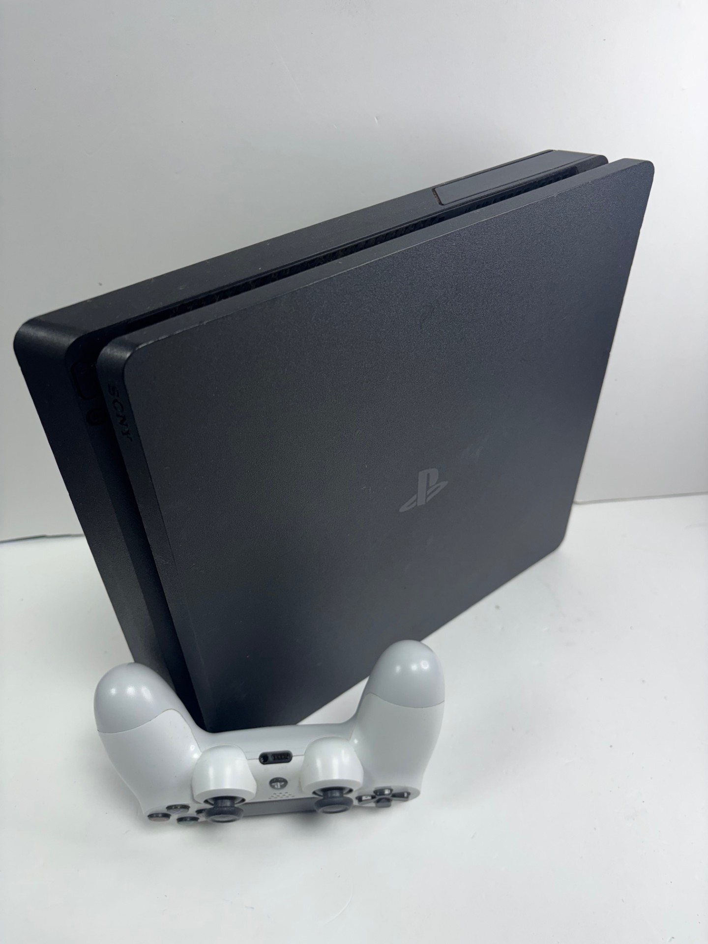 Product photo for PS4 SLIM 500GB