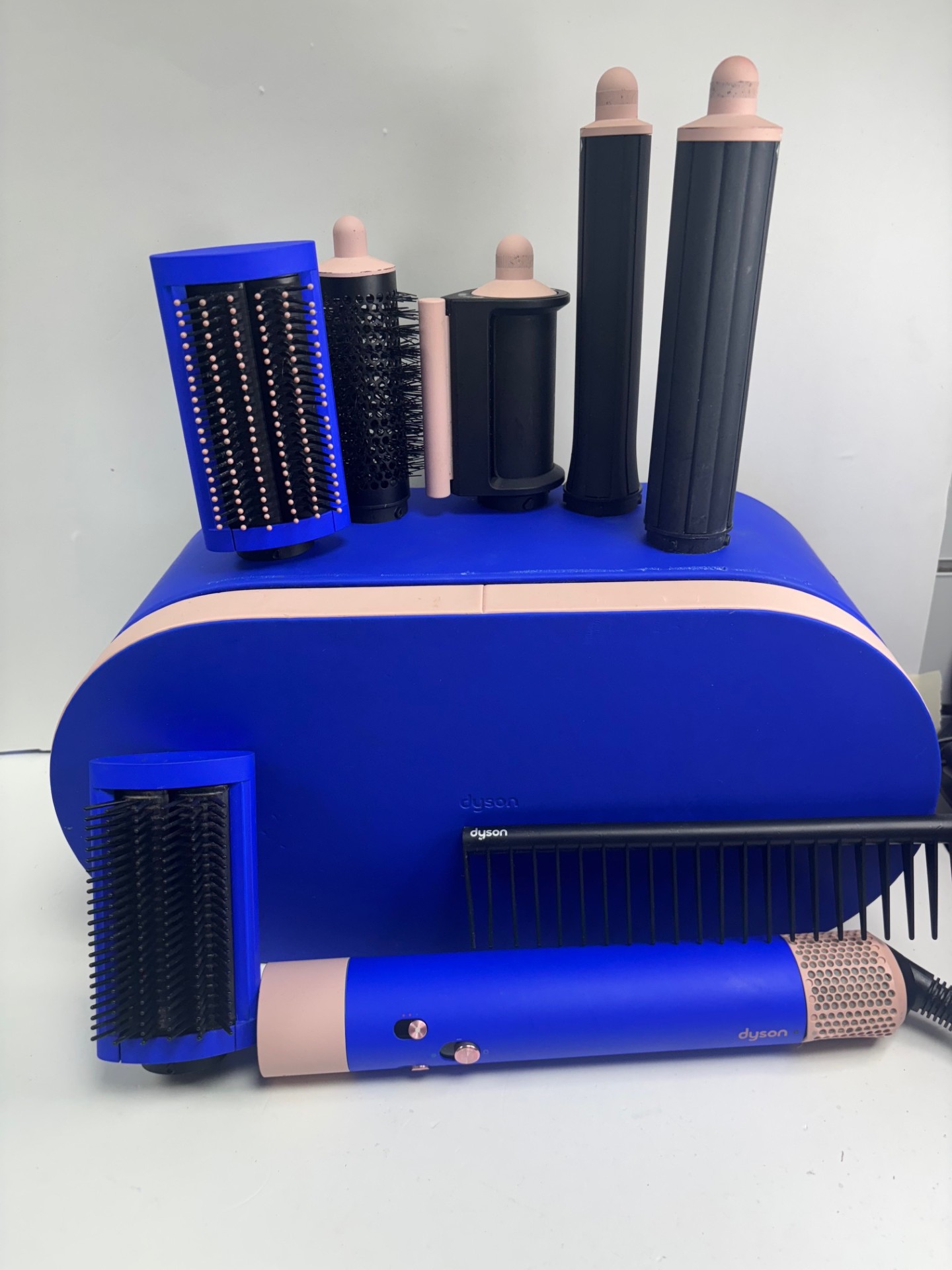 Product photo for dyson airwrap/case
