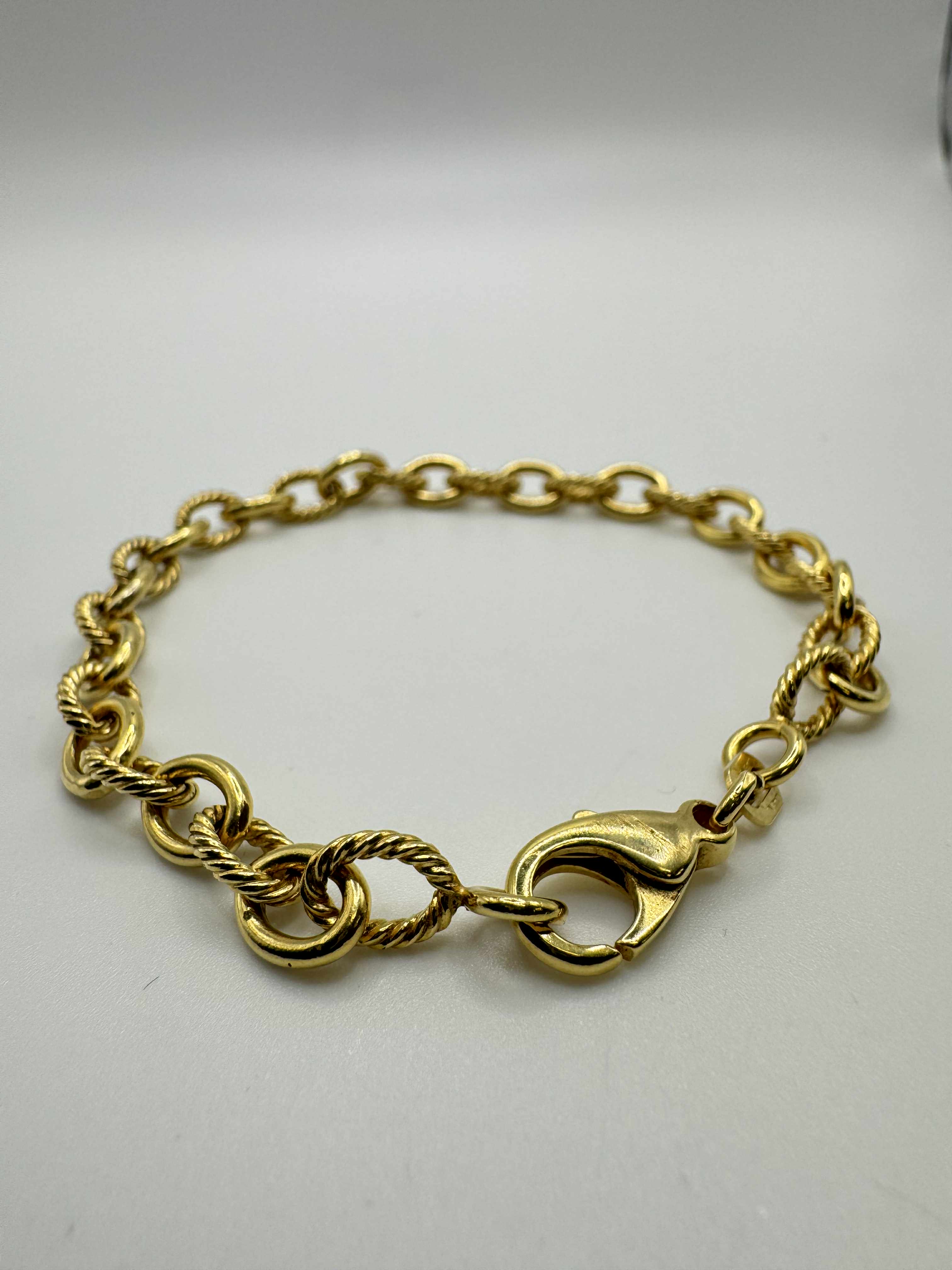 Product photo for 18ct Textured Oval Link Bracelet