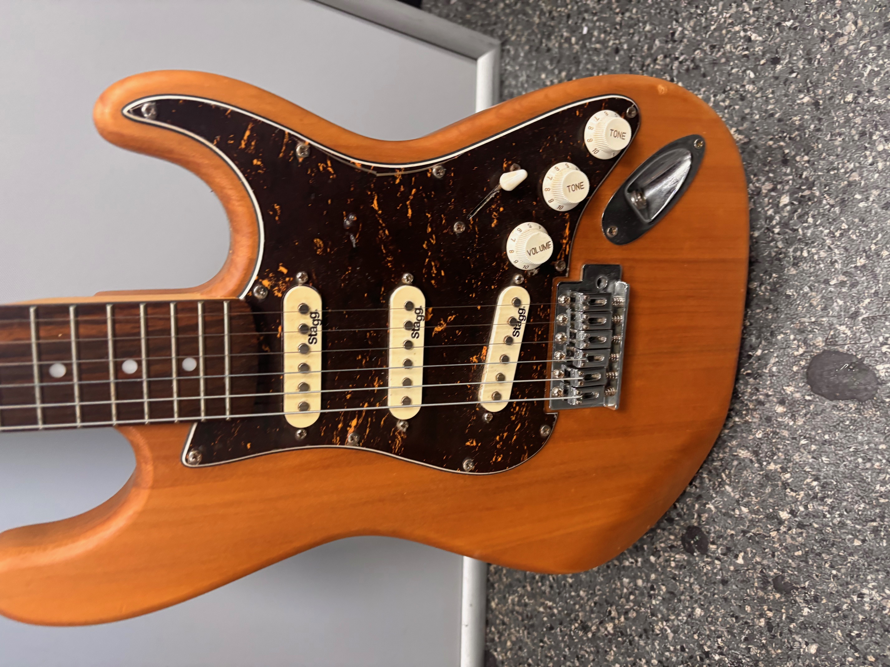 Product photo for stagg wooden effect electric guitar