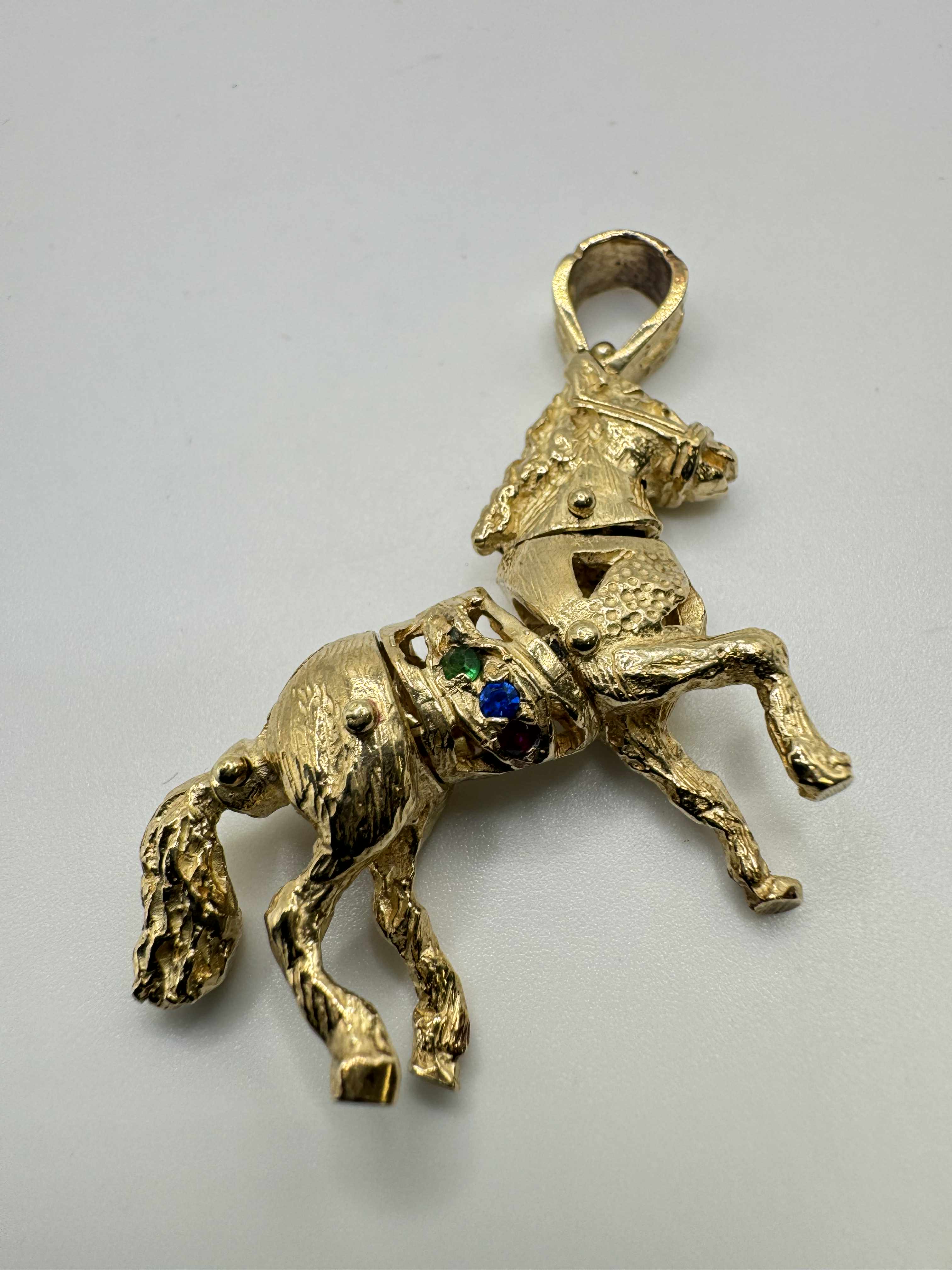 Product photo for 9ct Moving Horse Pendant