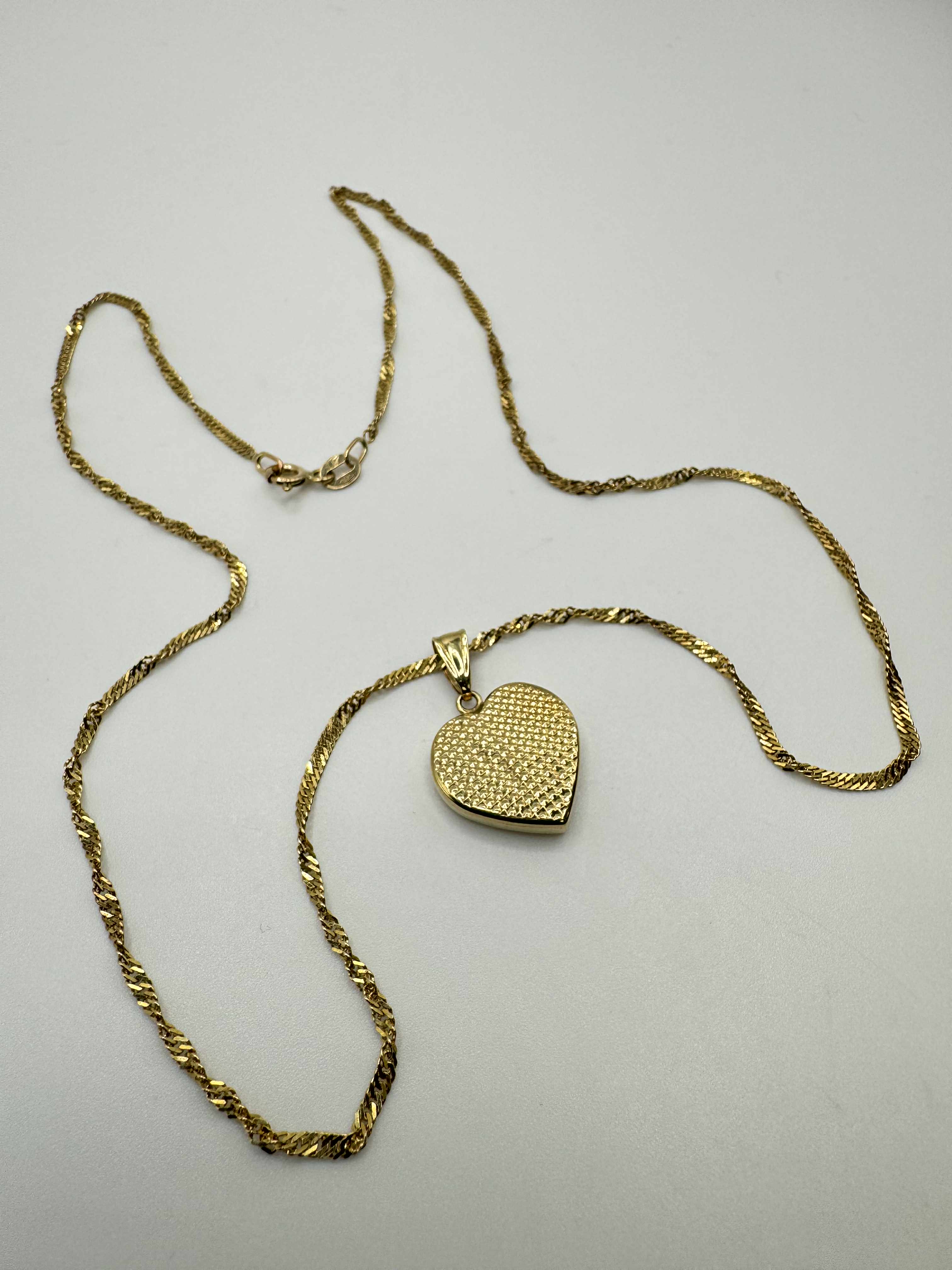 Product photo for 9ct Twisted Chain & Heart Pendant
